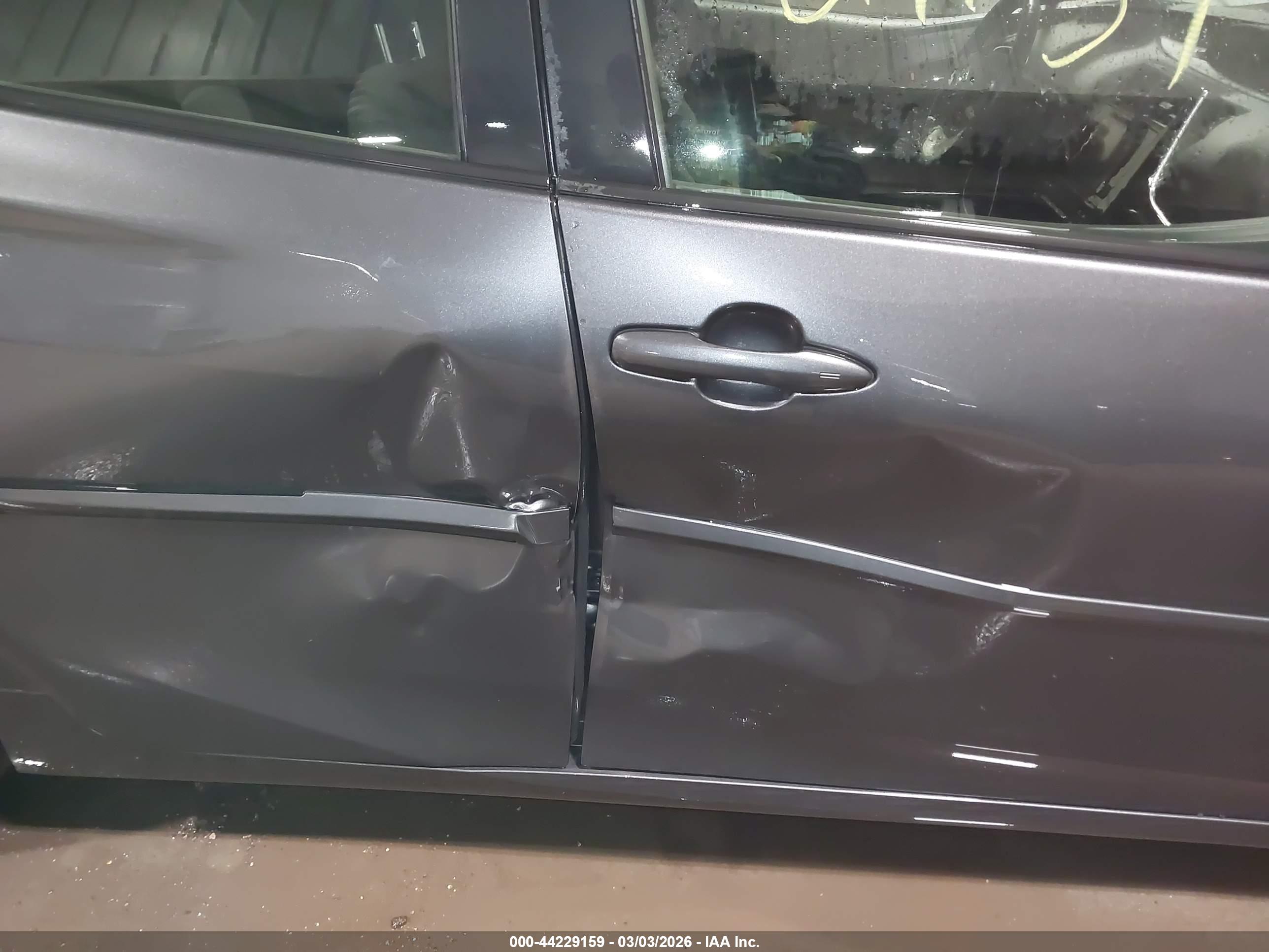 TOYOTA PRIUS image 6