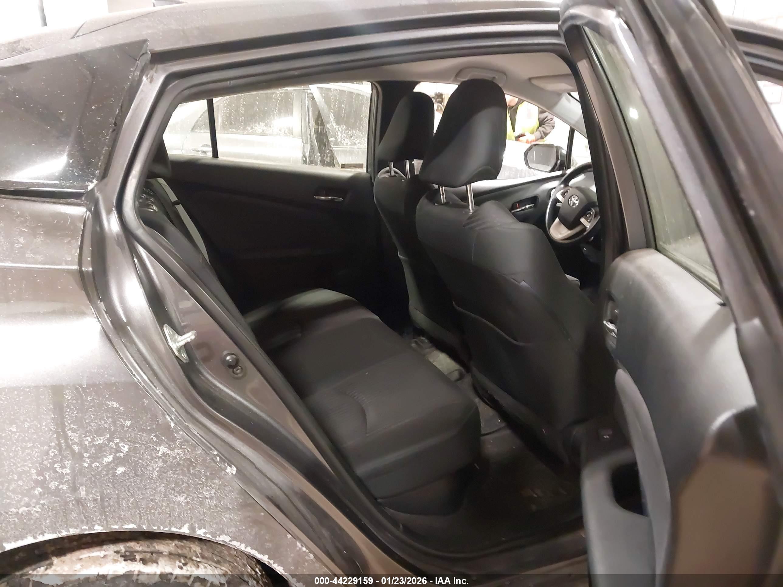 TOYOTA PRIUS image 8