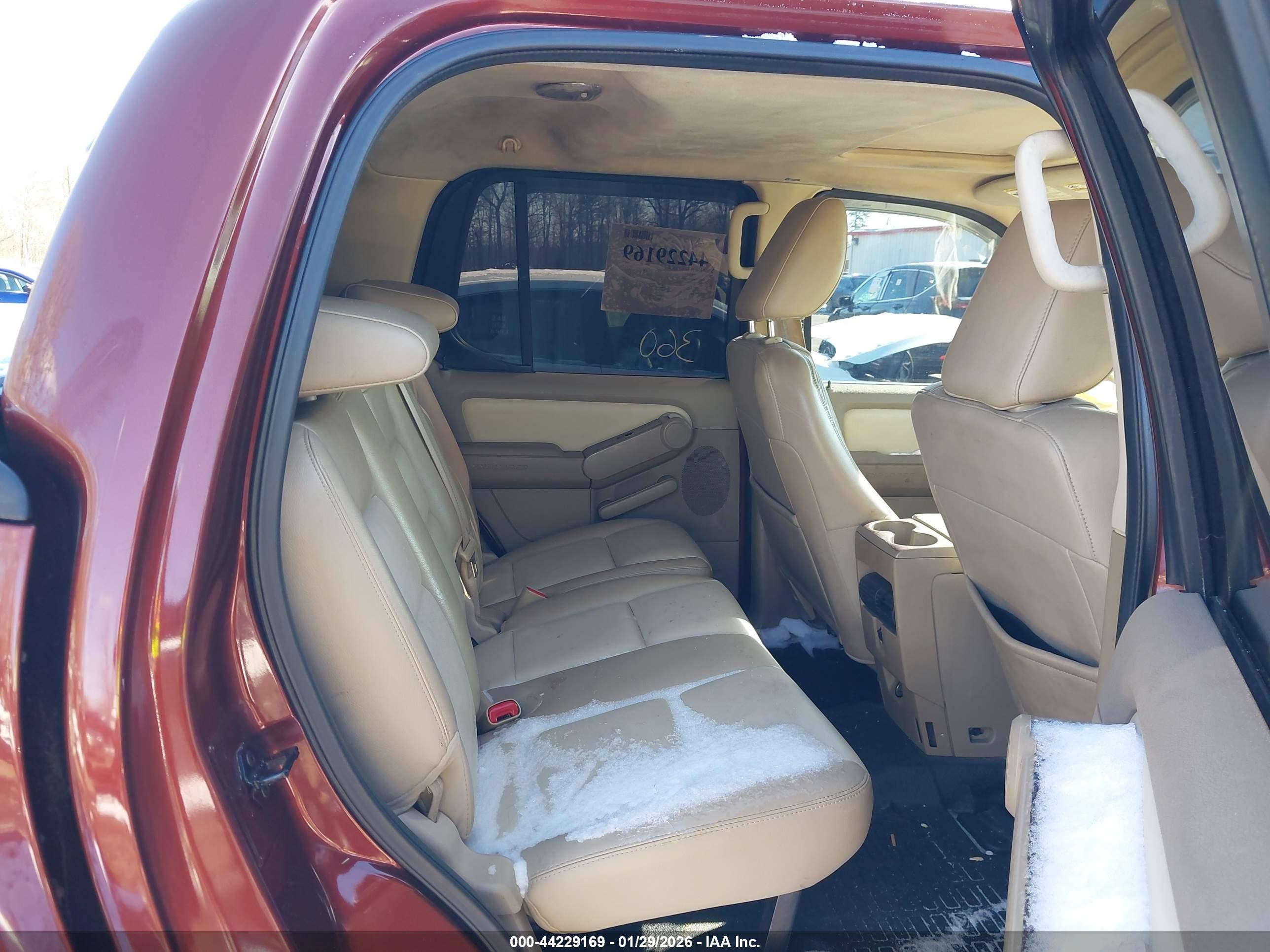 FORD EXPLORER image 8