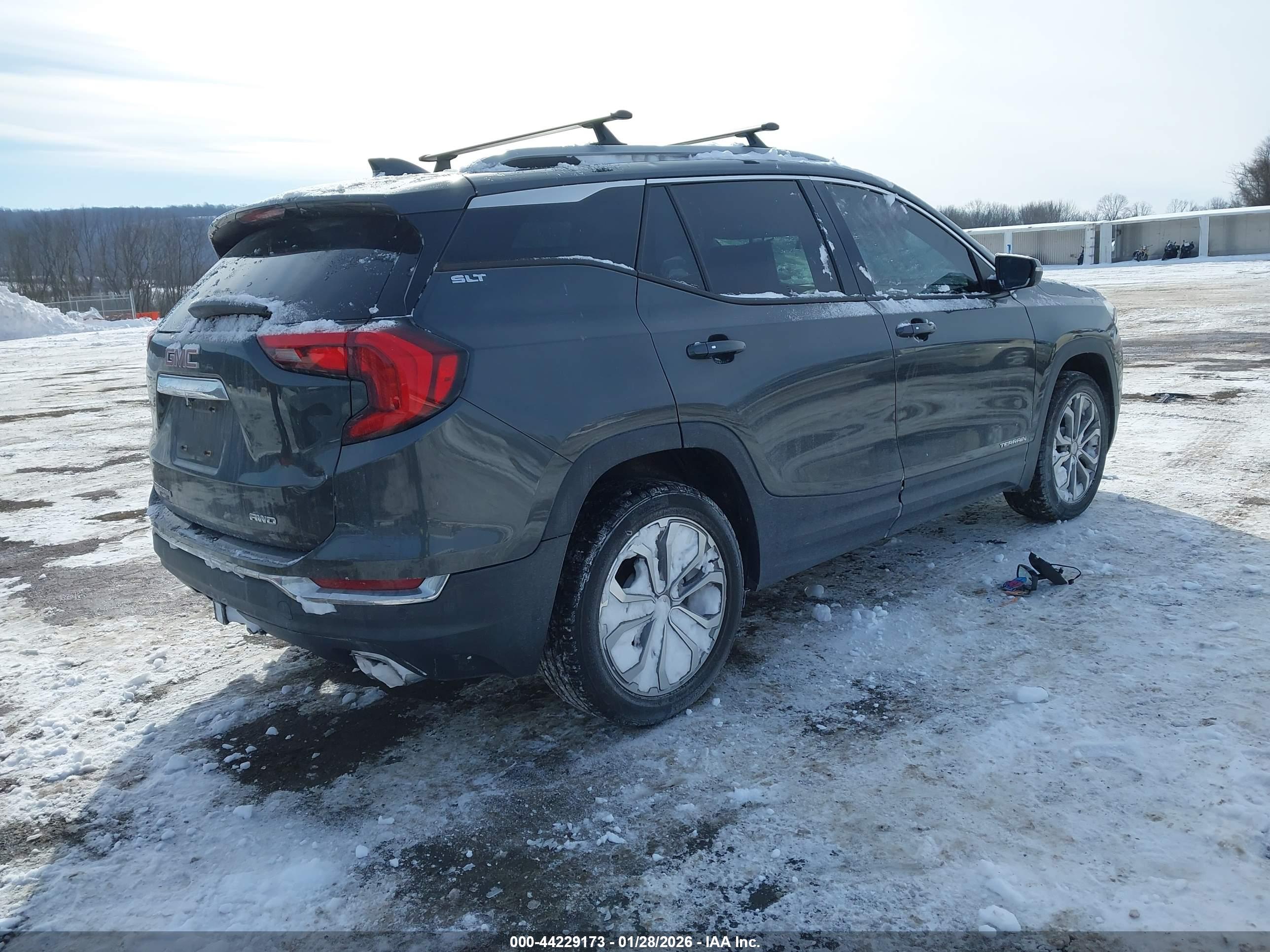 GMC TERRAIN image 4