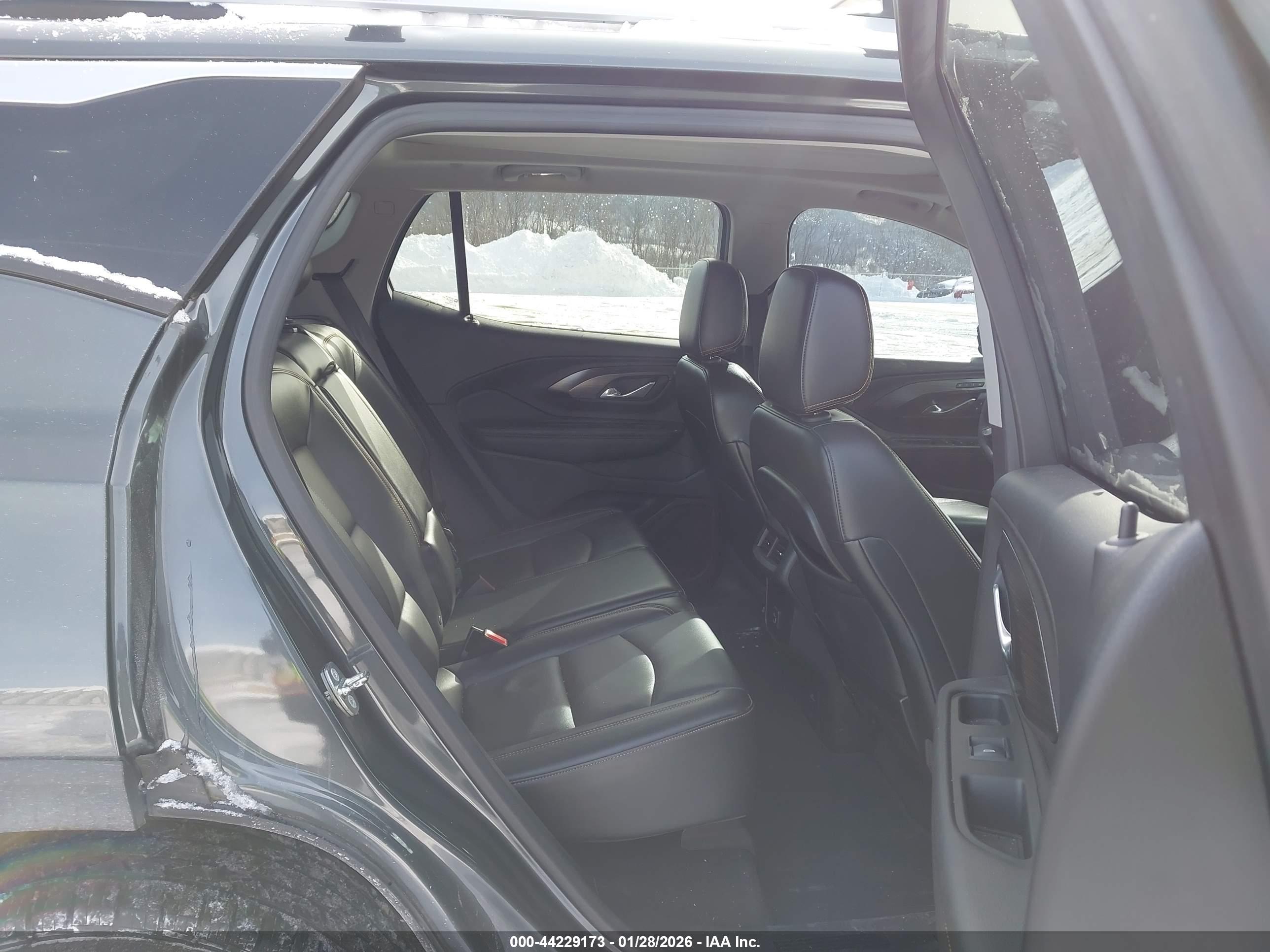 GMC TERRAIN image 8