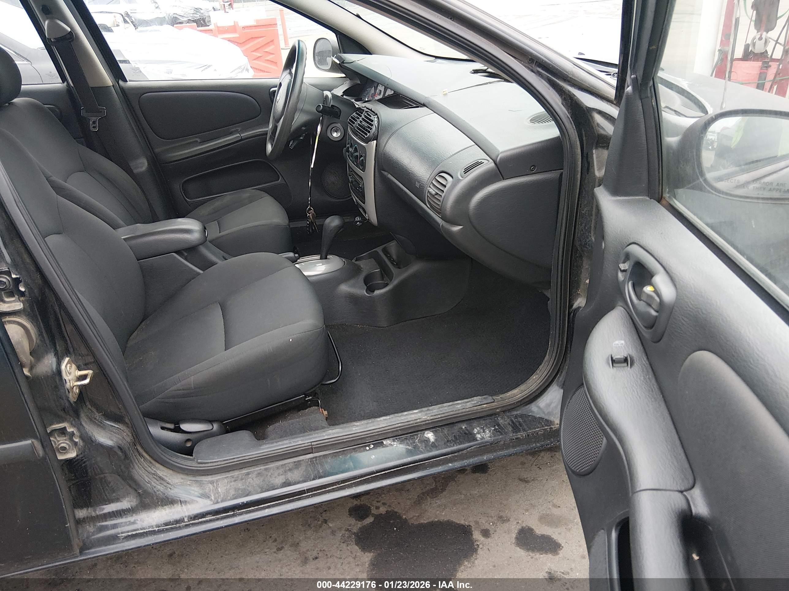 DODGE NEON image 5