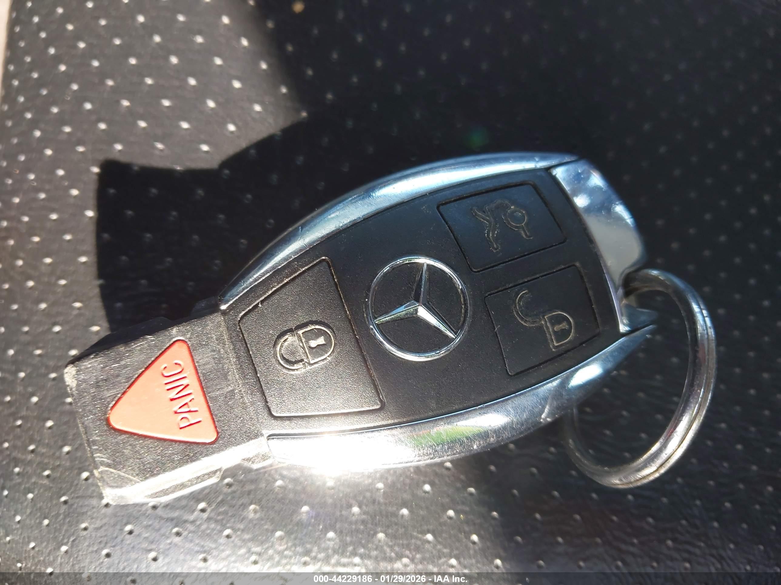 MERCEDES-BENZ E image 11