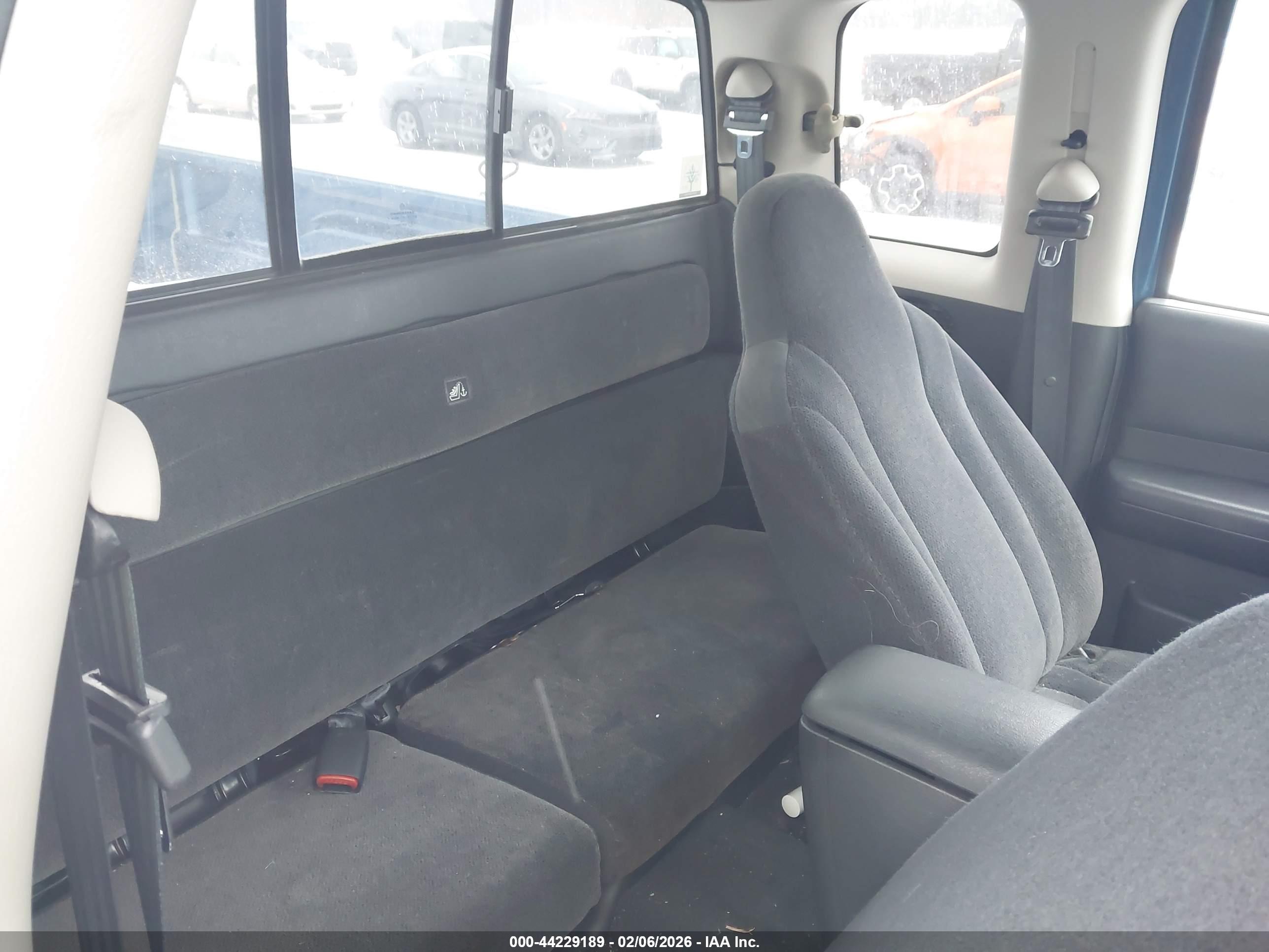 DODGE DAKOTA image 8