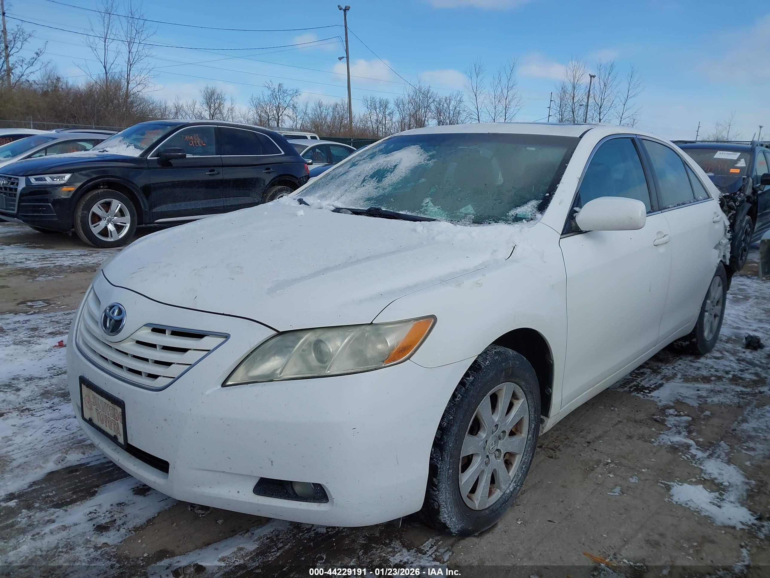 TOYOTA CAMRY image 2