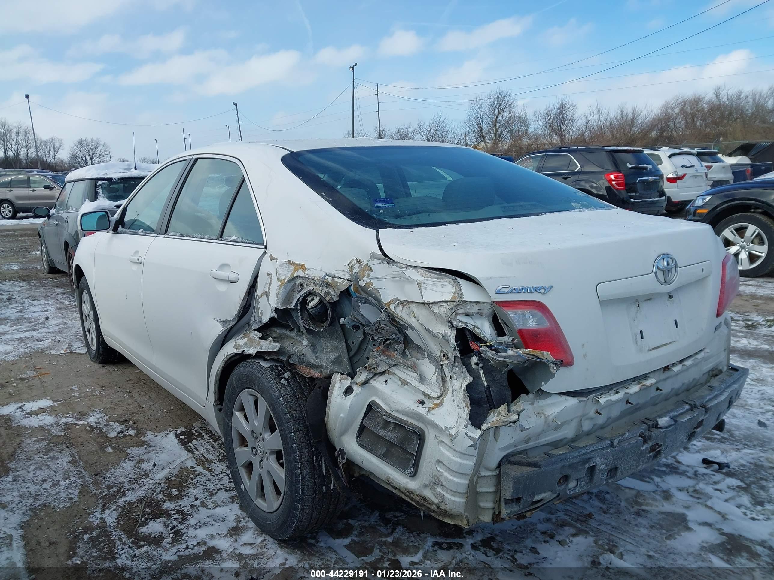 TOYOTA CAMRY image 3