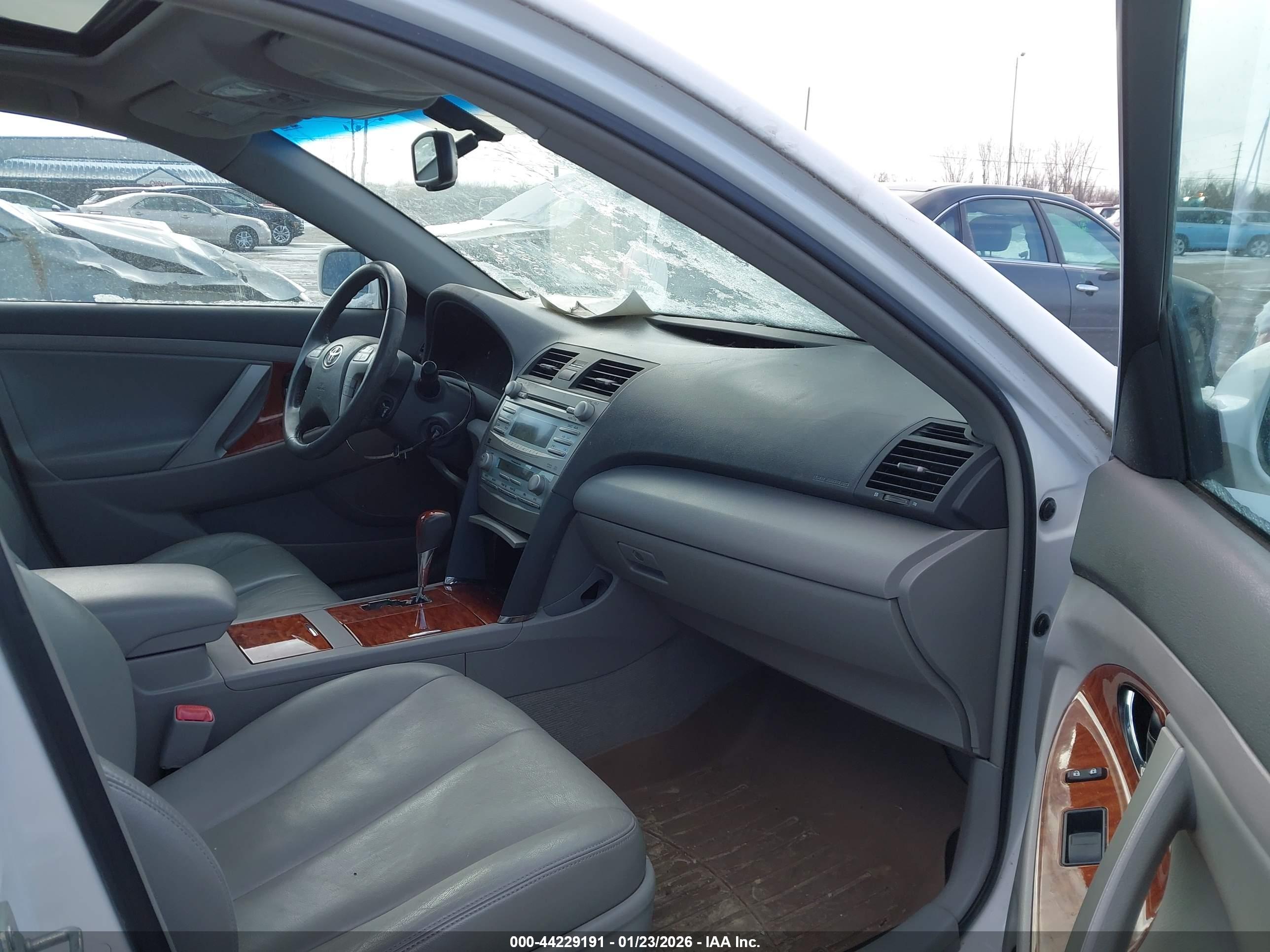 TOYOTA CAMRY image 5