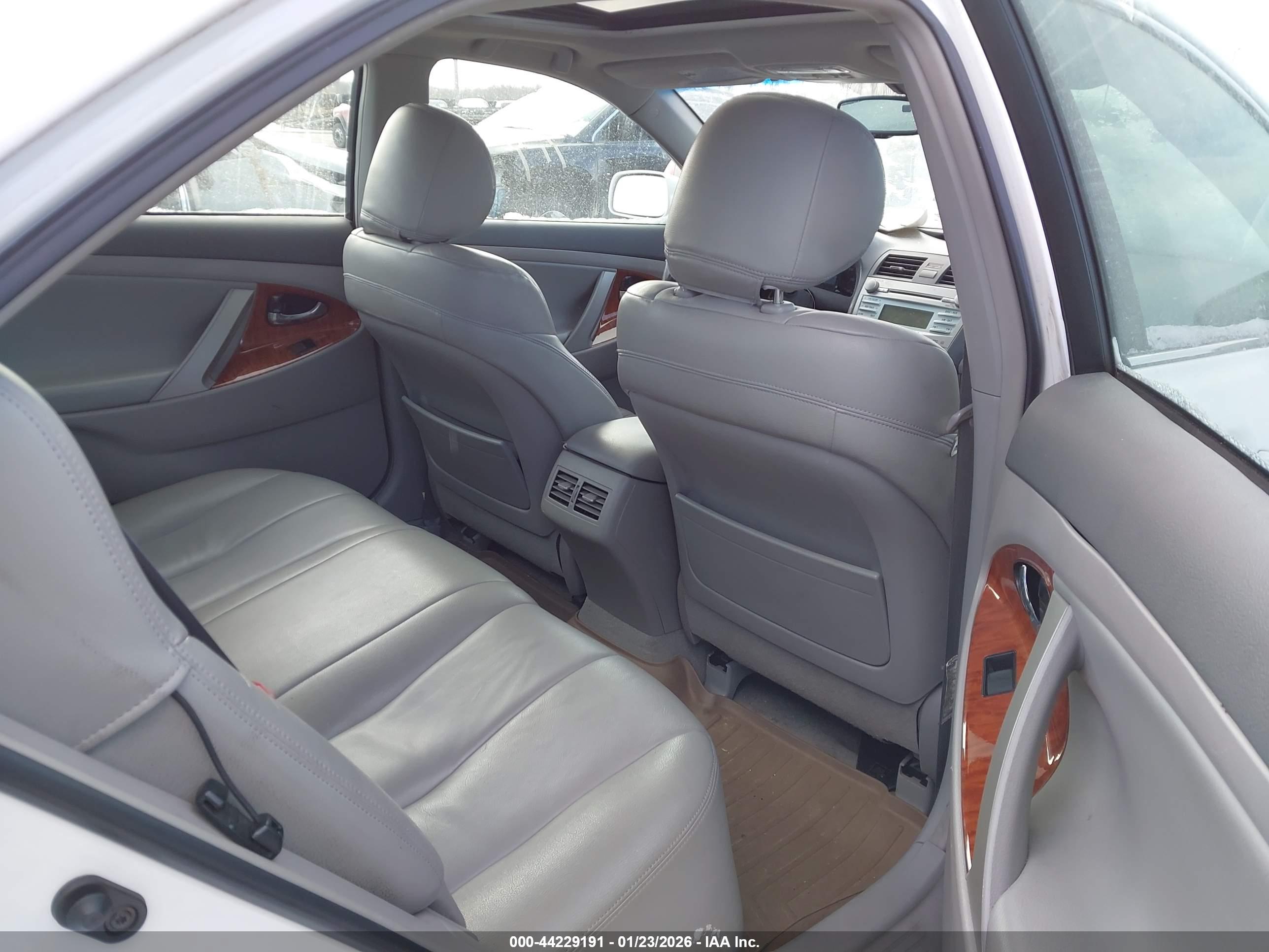 TOYOTA CAMRY image 8