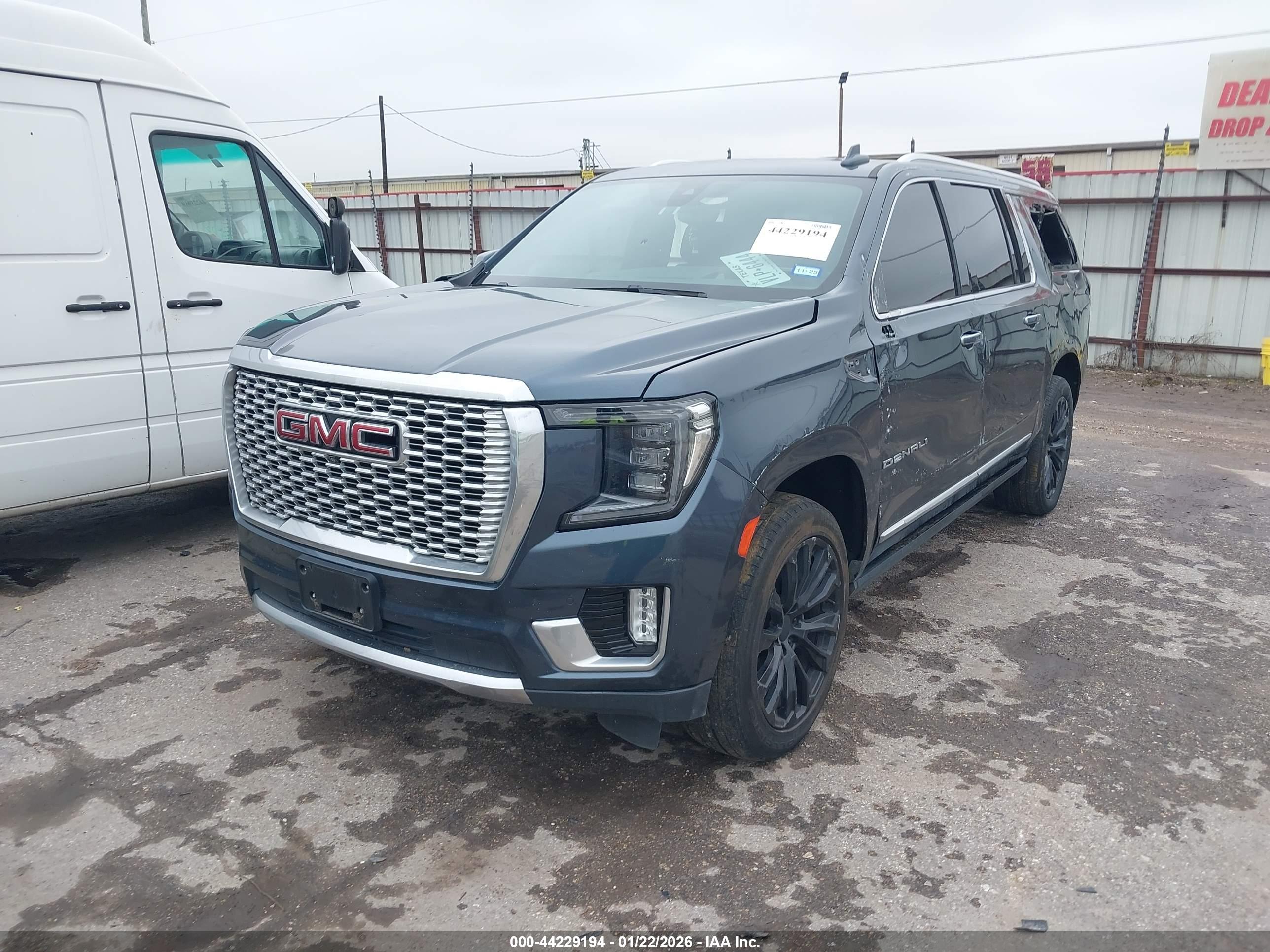 GMC YUKON image 2