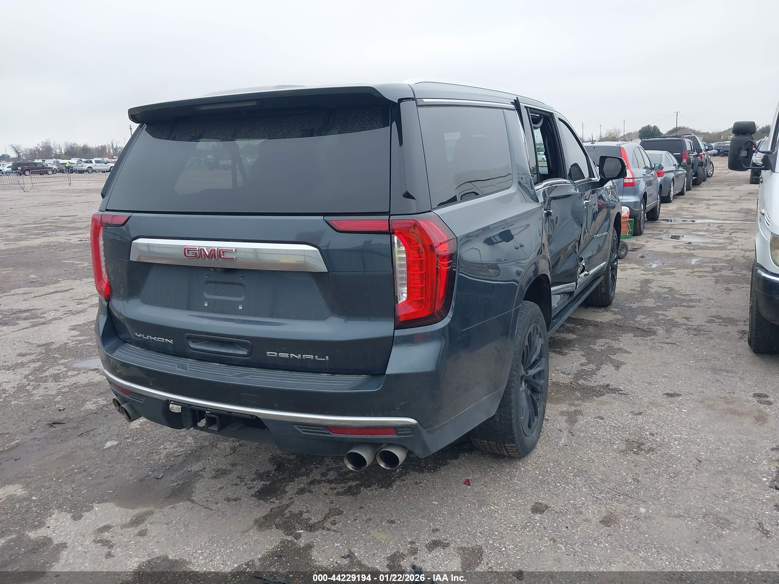 GMC YUKON image 4