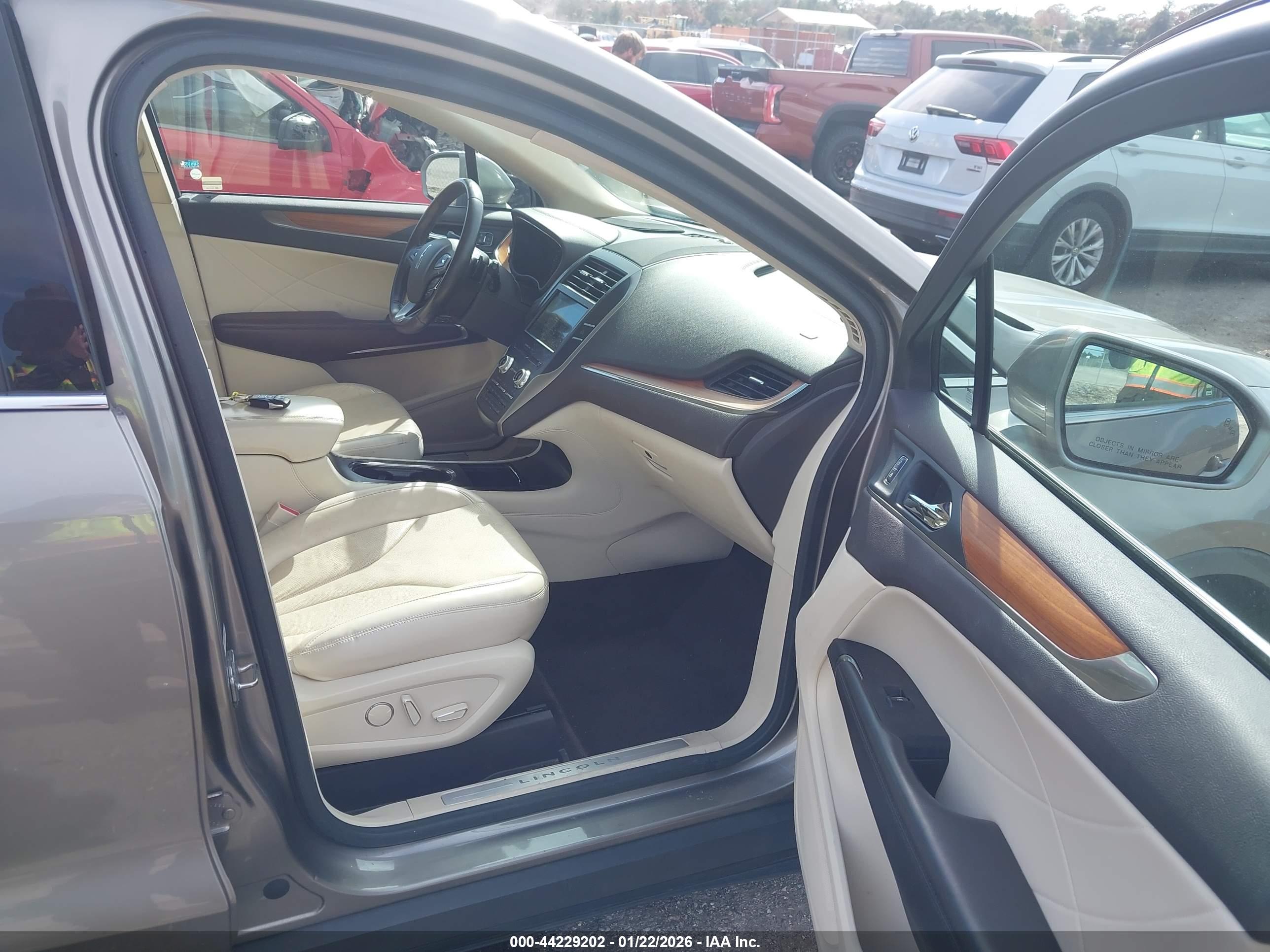 LINCOLN MKC image 5
