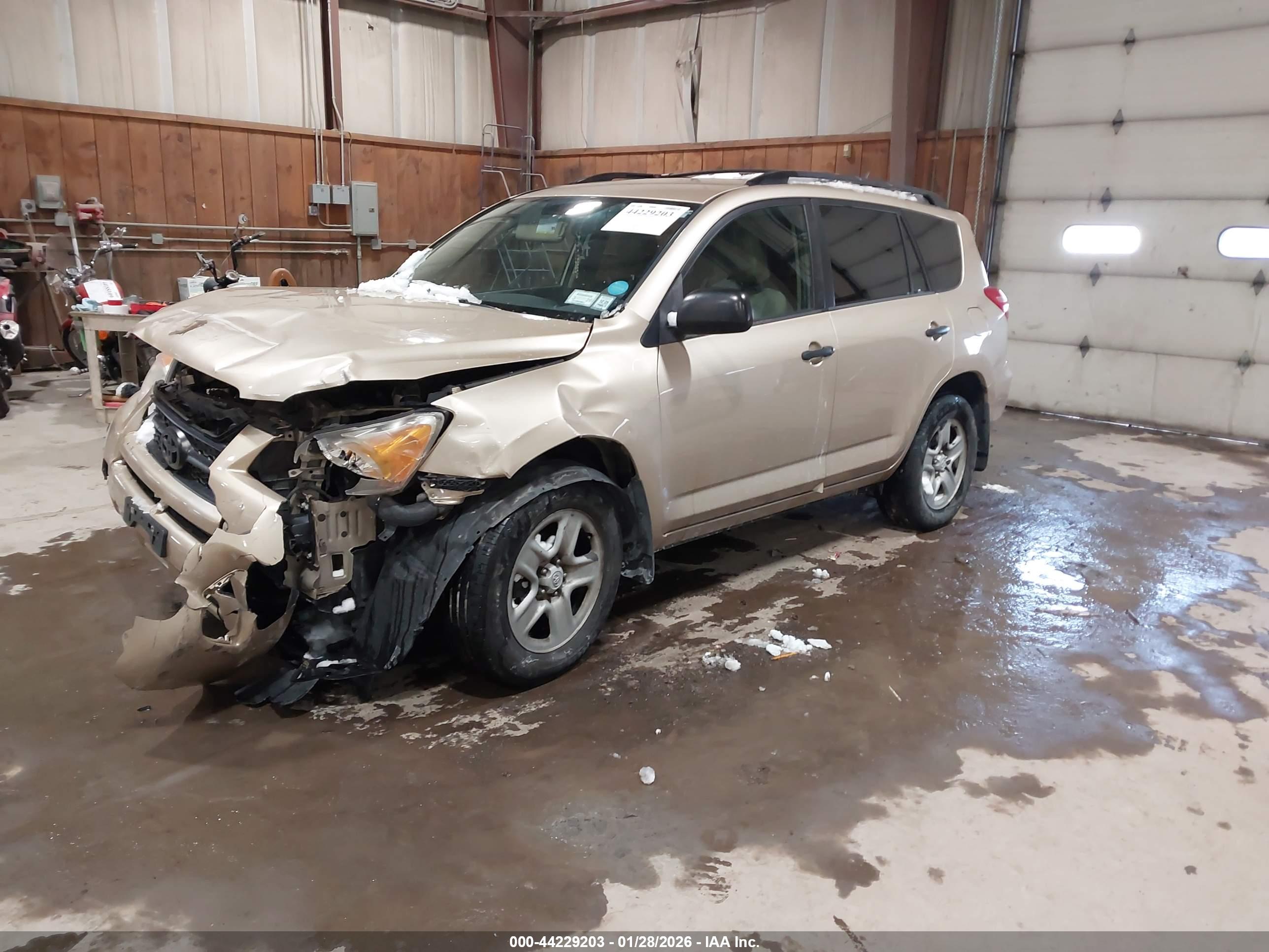 TOYOTA RAV4 image 2