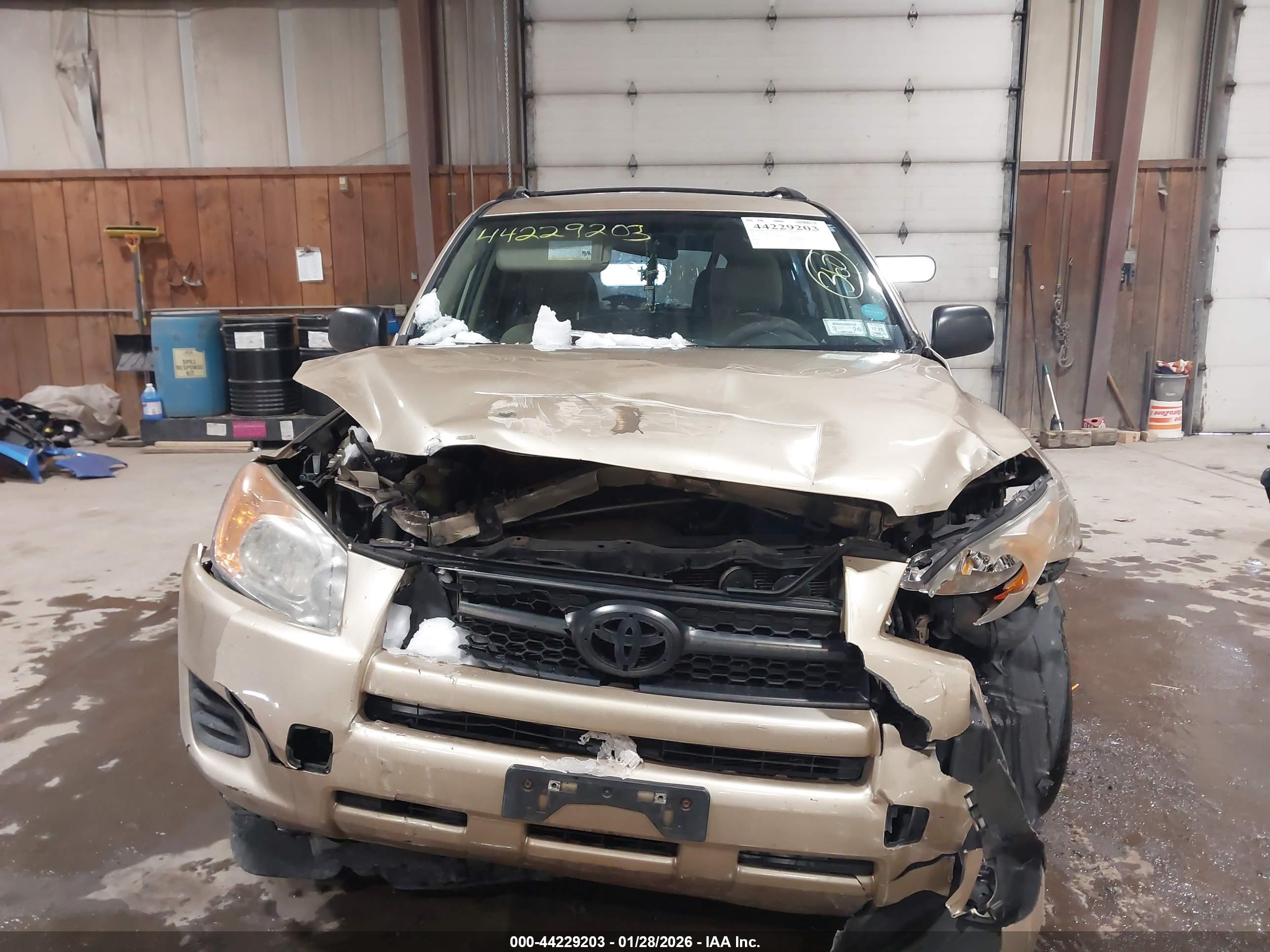 TOYOTA RAV4 image 6