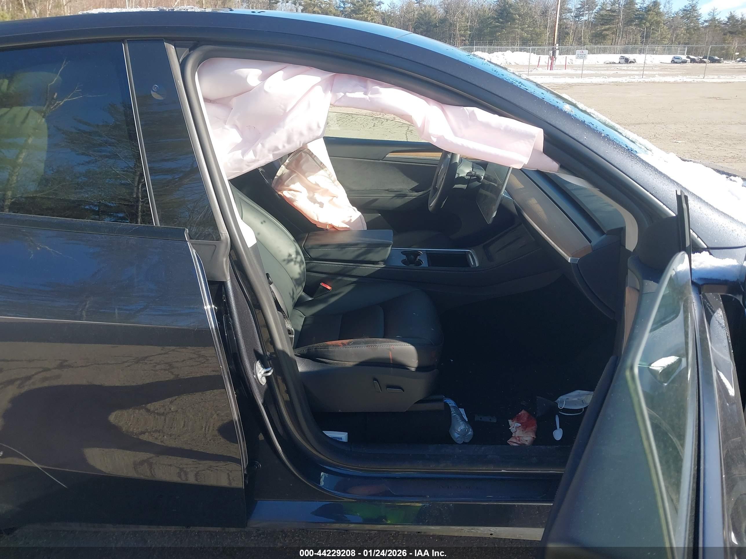 TESLA MODEL image 5