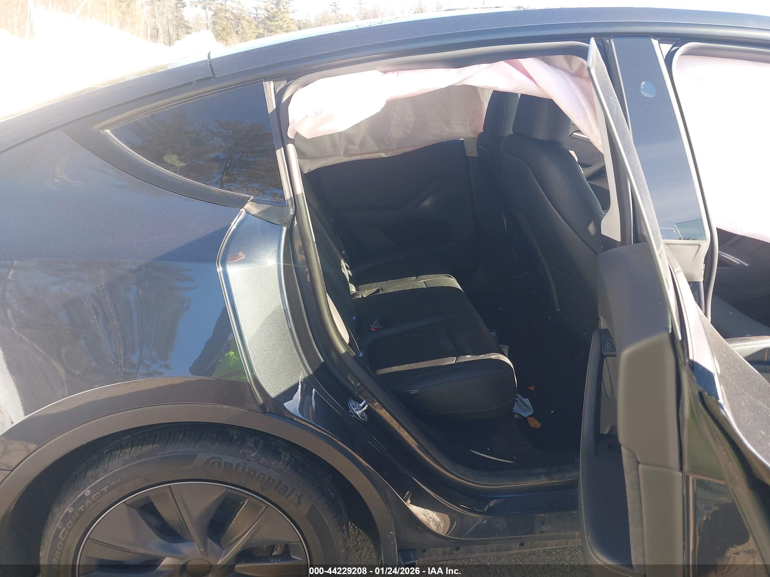 TESLA MODEL image 8