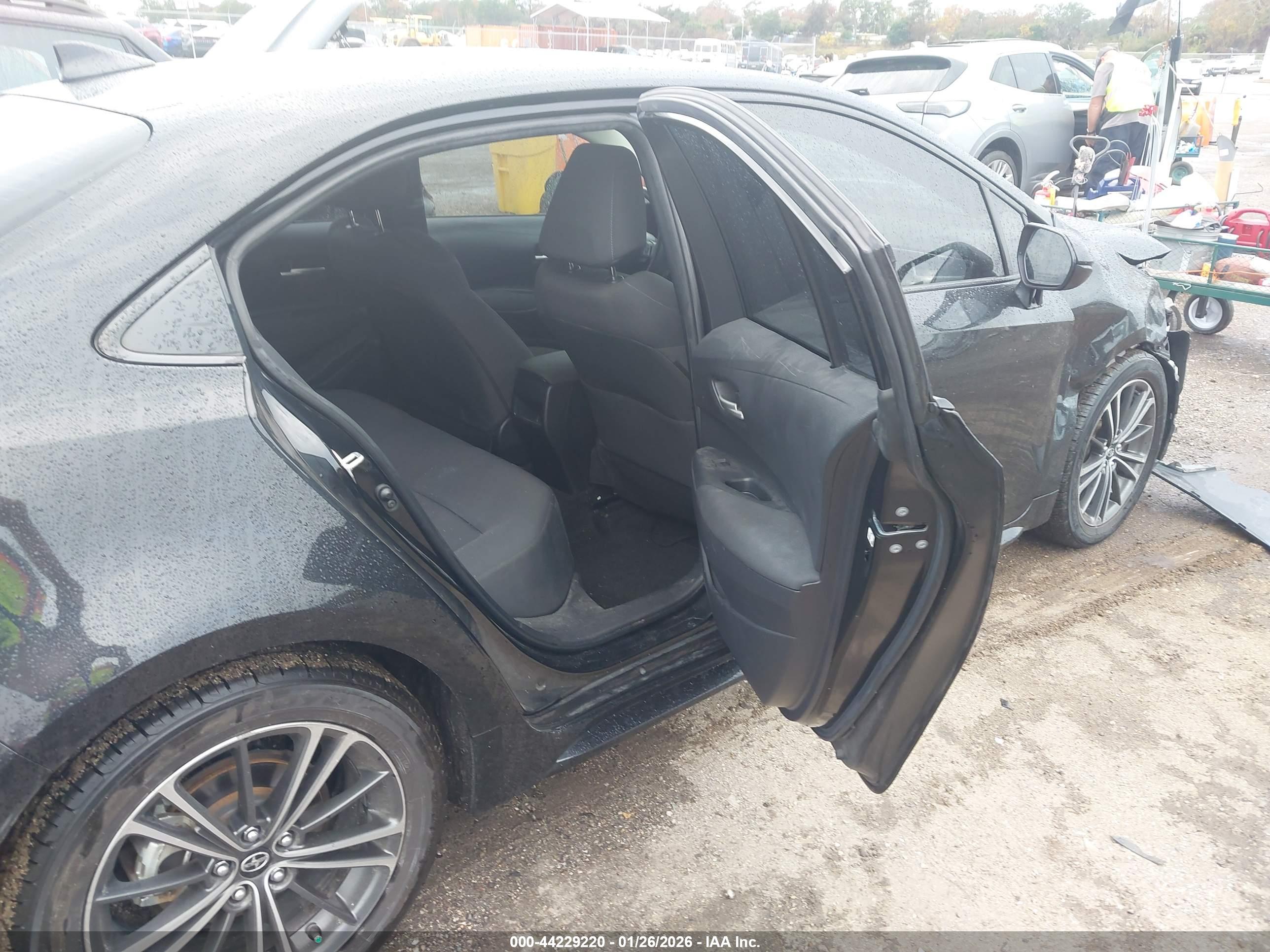 TOYOTA COROLLA image 8