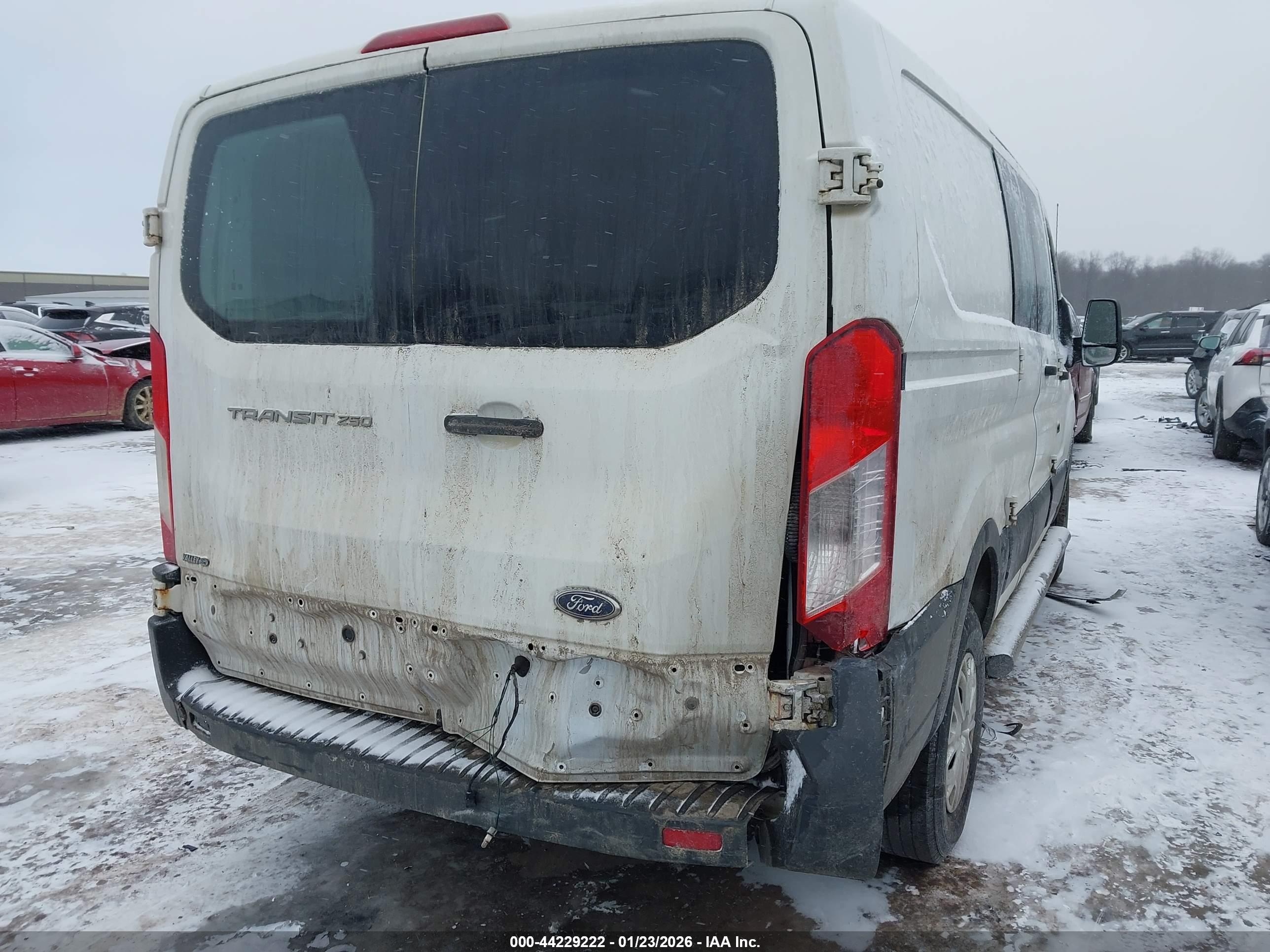 FORD TRANSIT-250 image 4