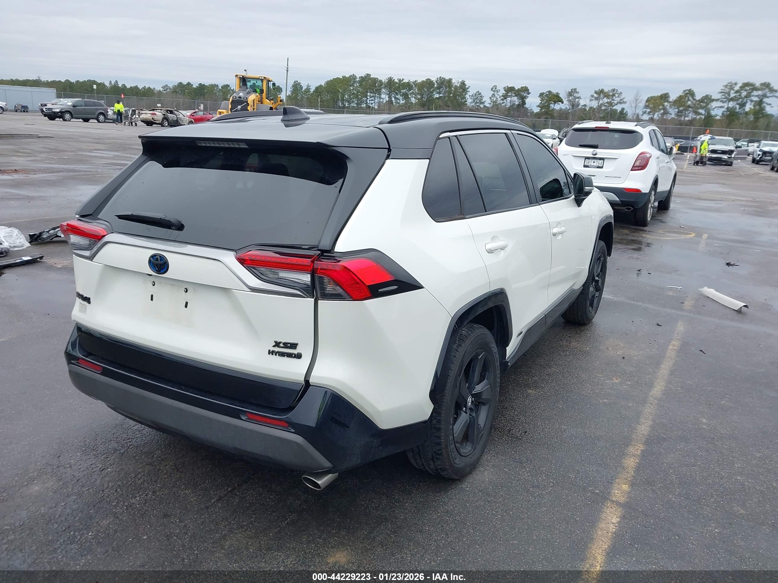 TOYOTA RAV4 image 4