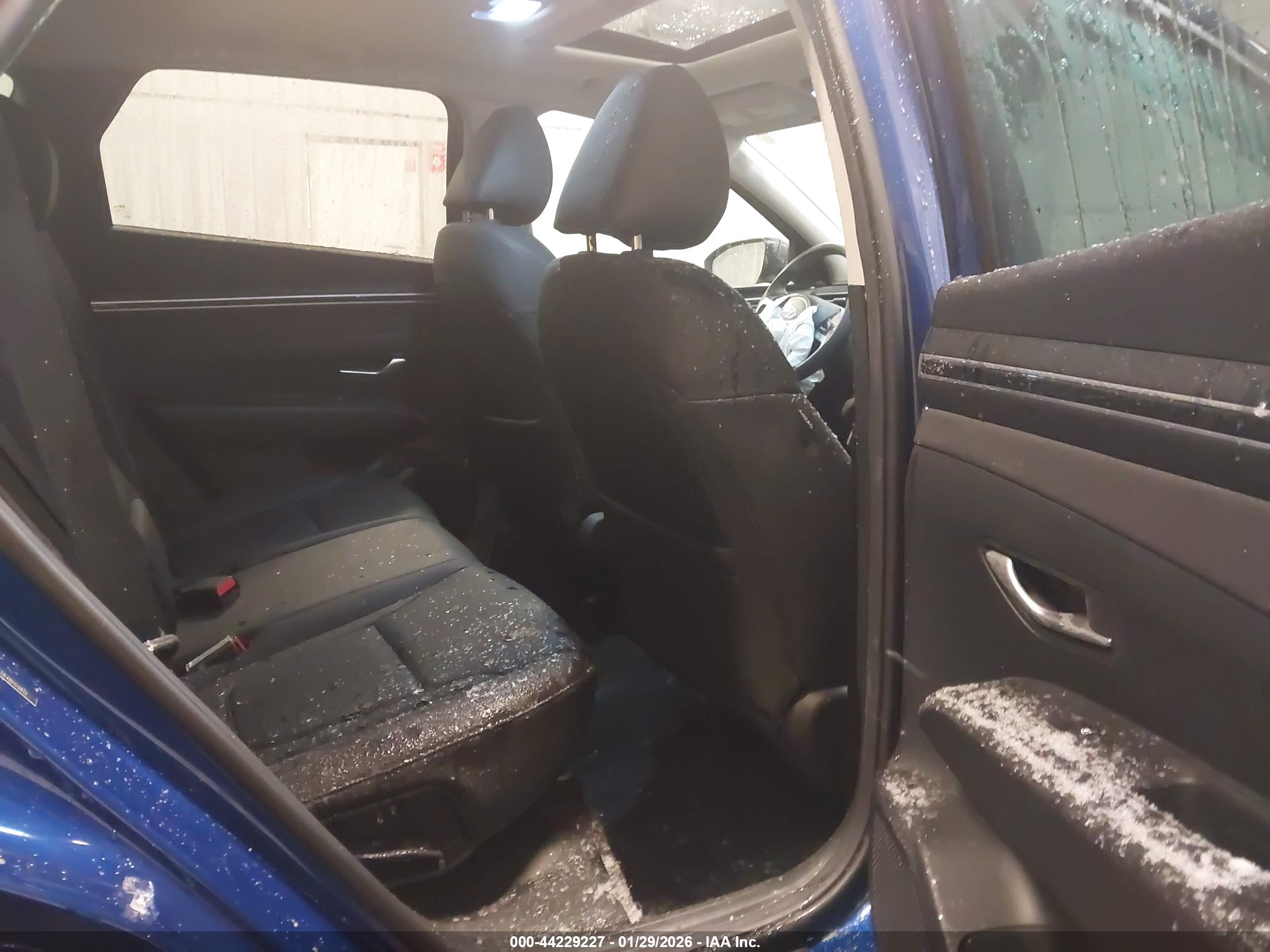 HYUNDAI TUCSON image 8