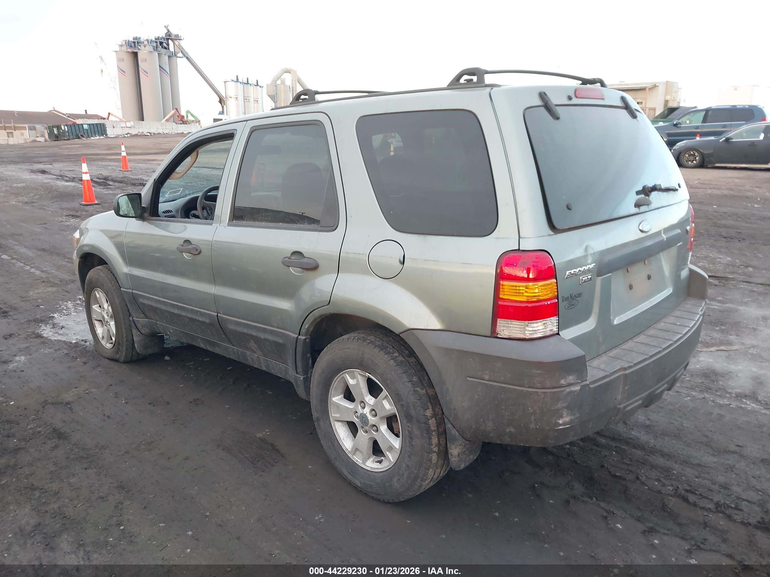 FORD ESCAPE image 3