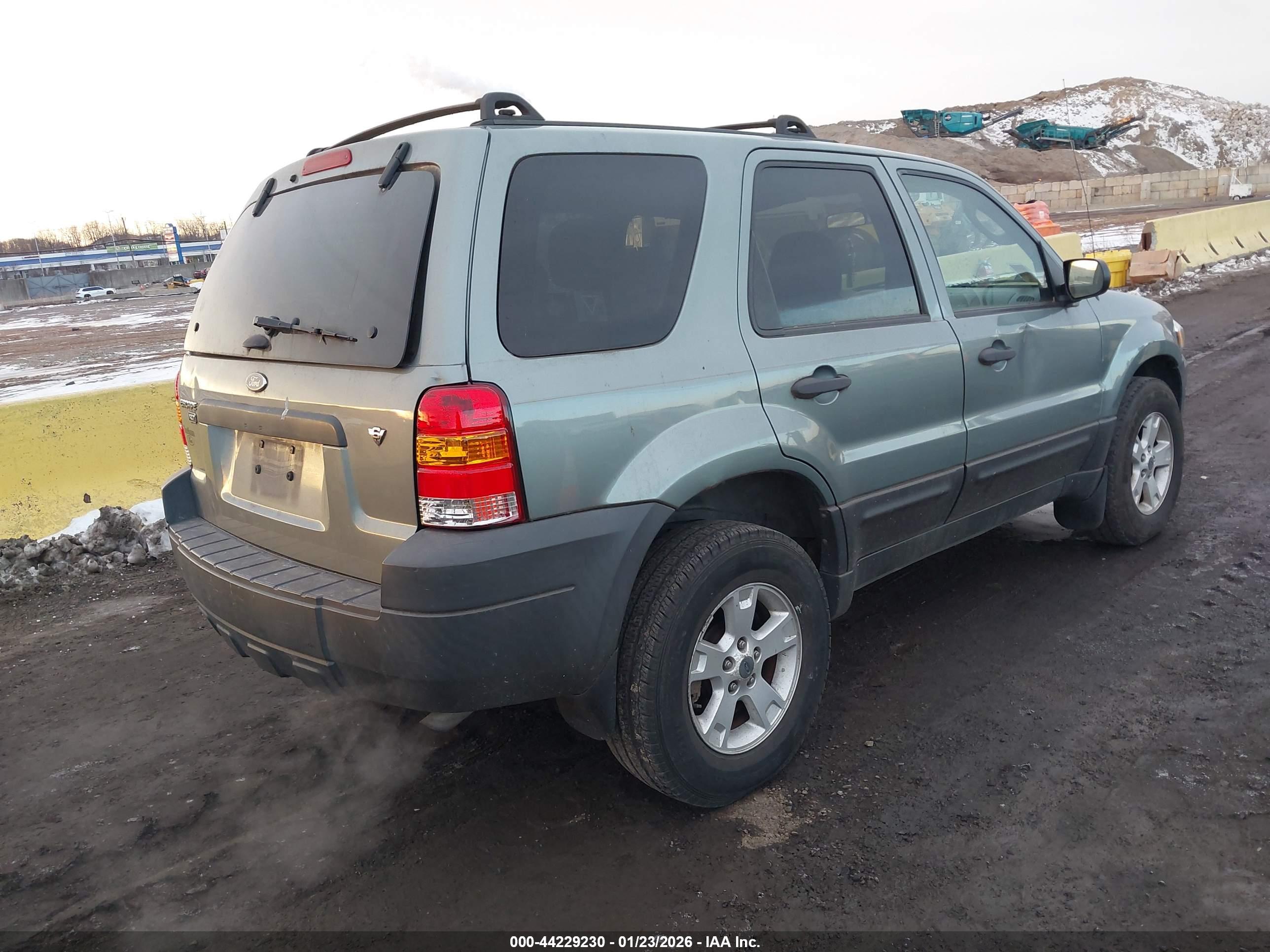 FORD ESCAPE image 4