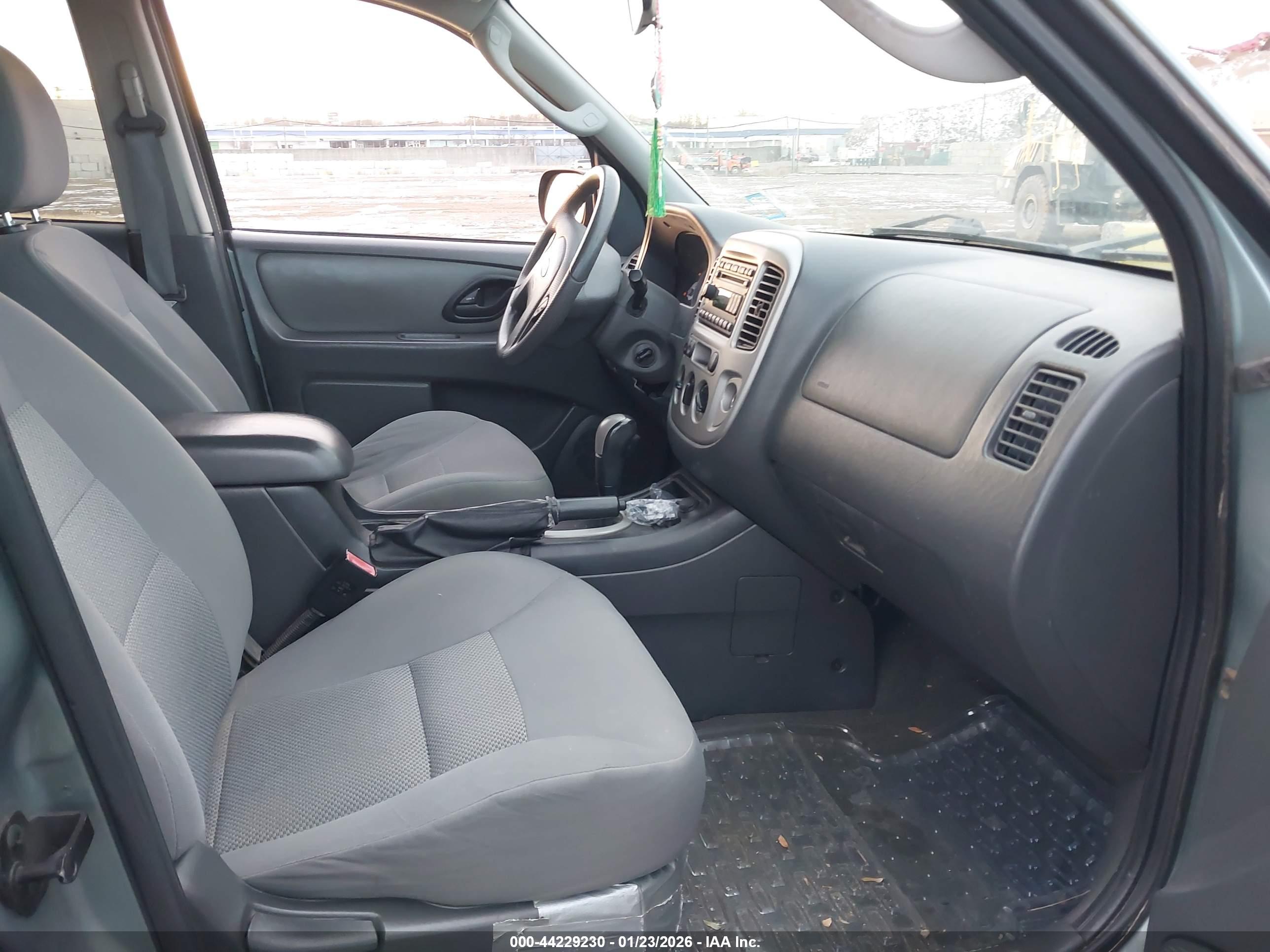 FORD ESCAPE image 5