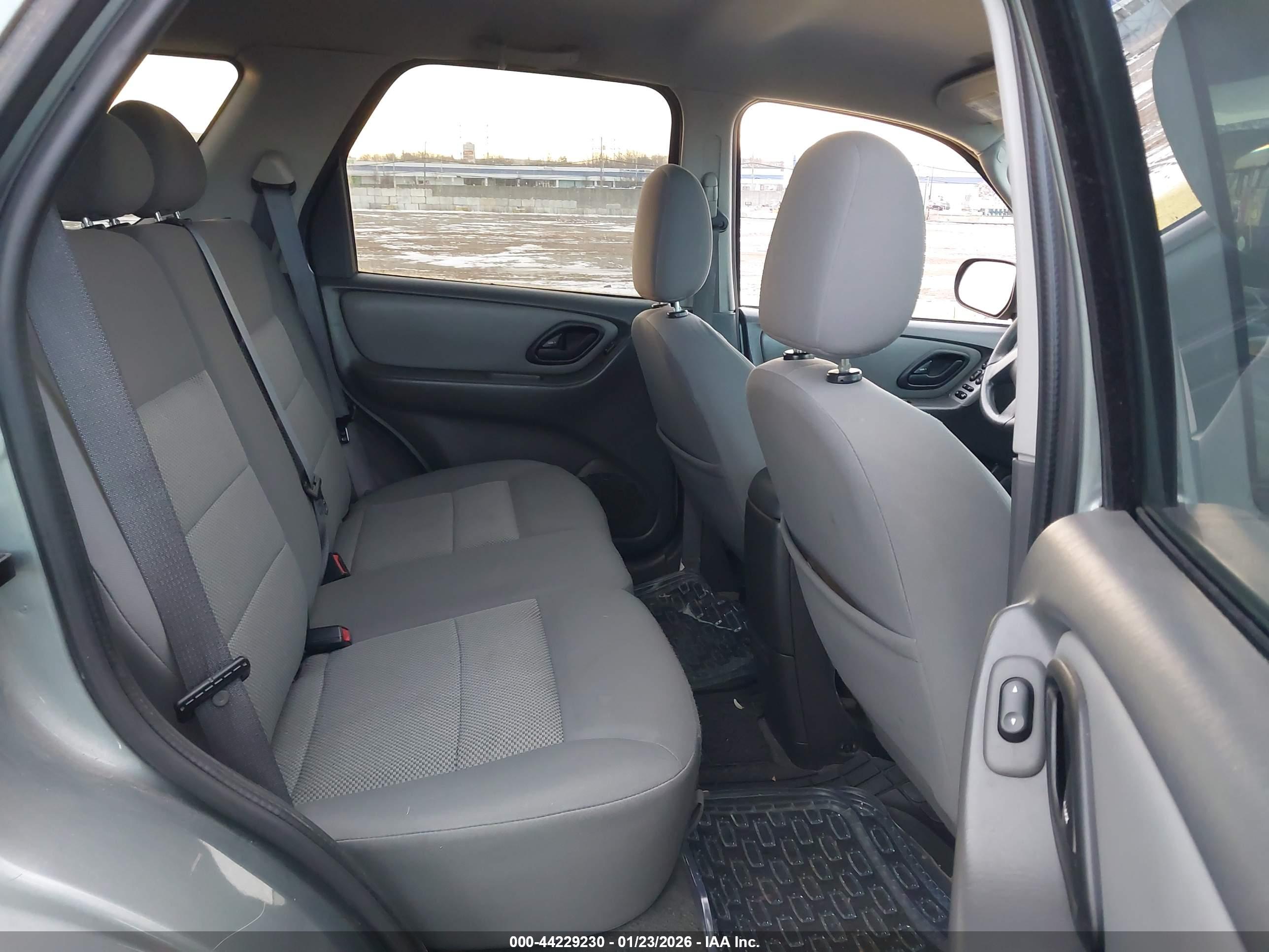 FORD ESCAPE image 8