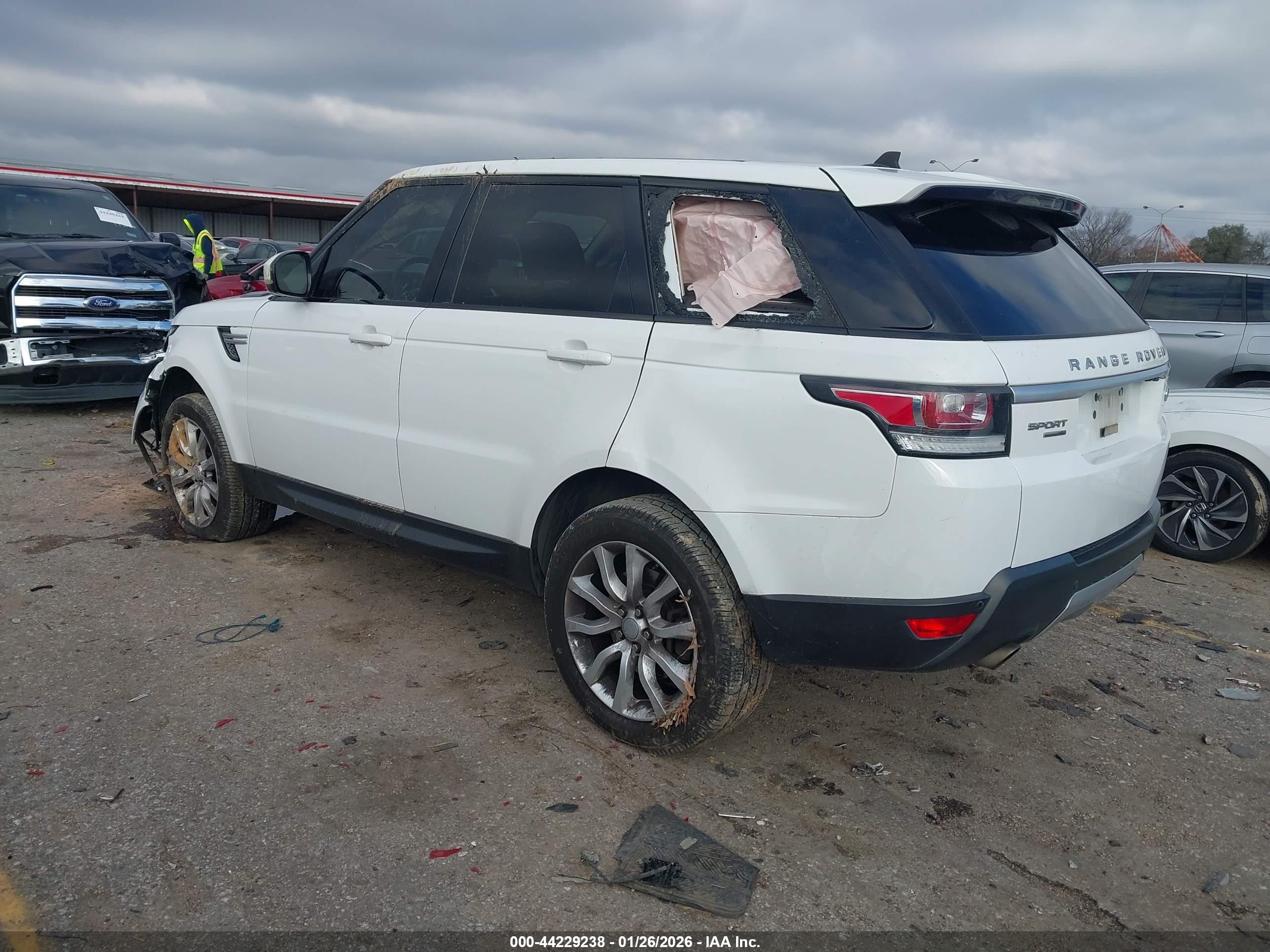 LAND ROVER image 3