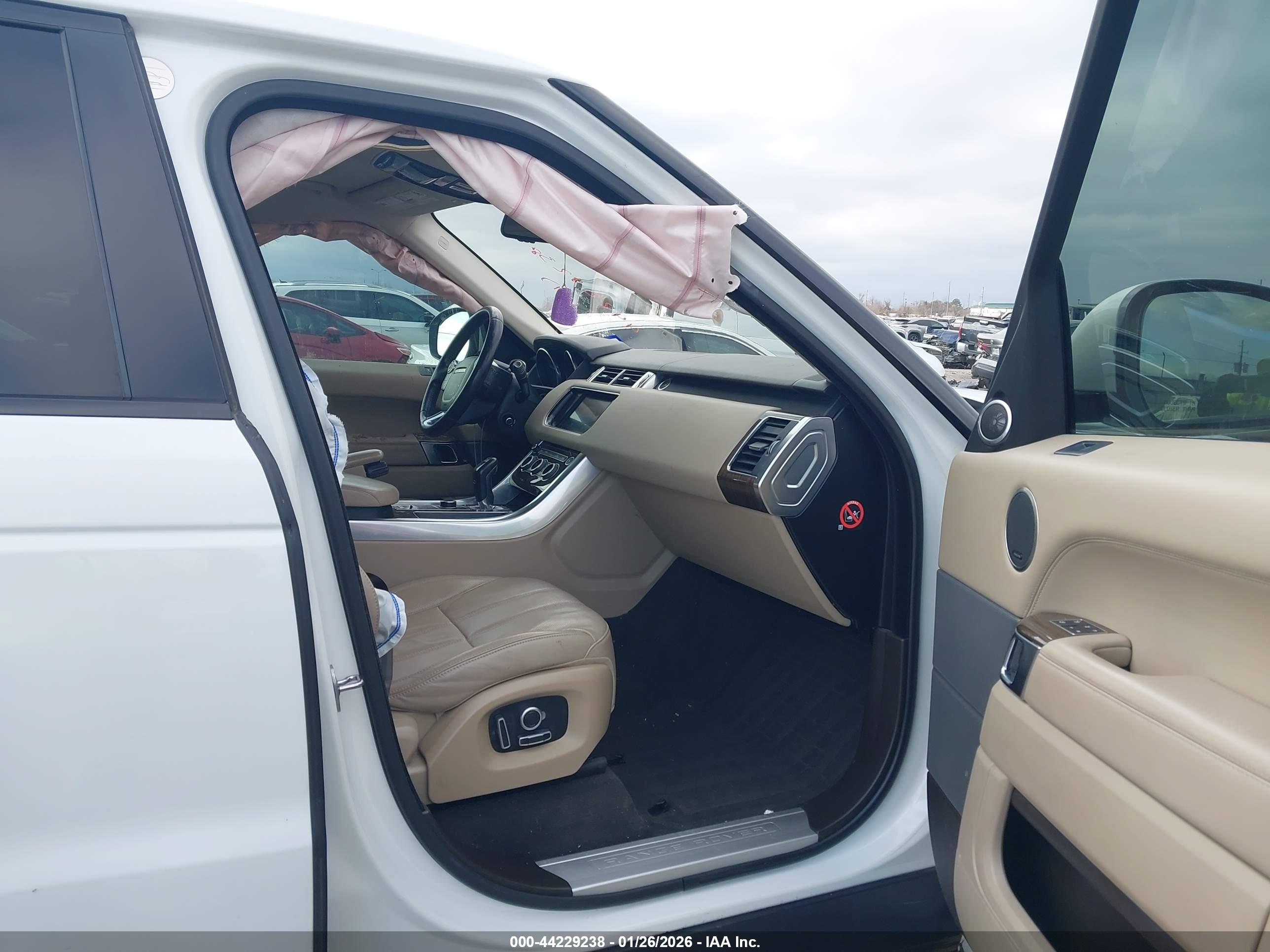 LAND ROVER image 5