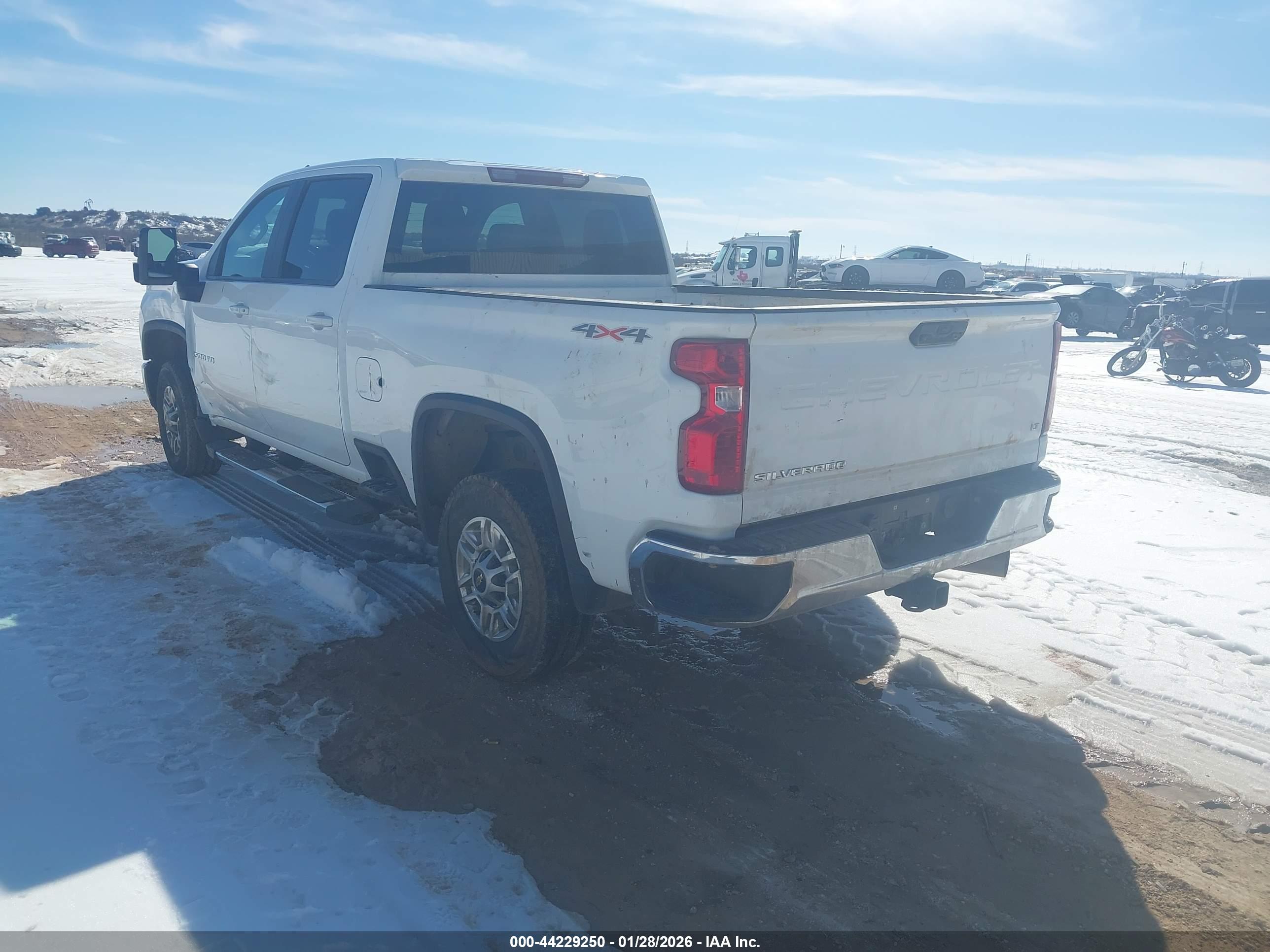CHEVROLET SILVERADO image 3