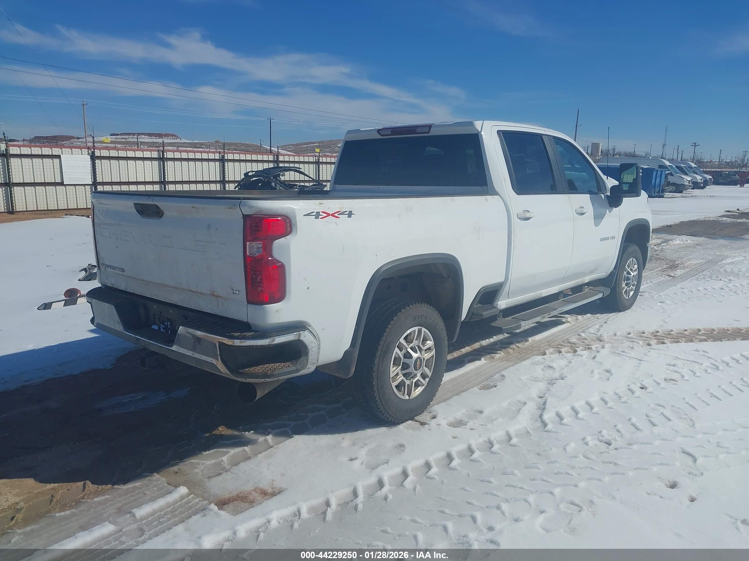 CHEVROLET SILVERADO image 4