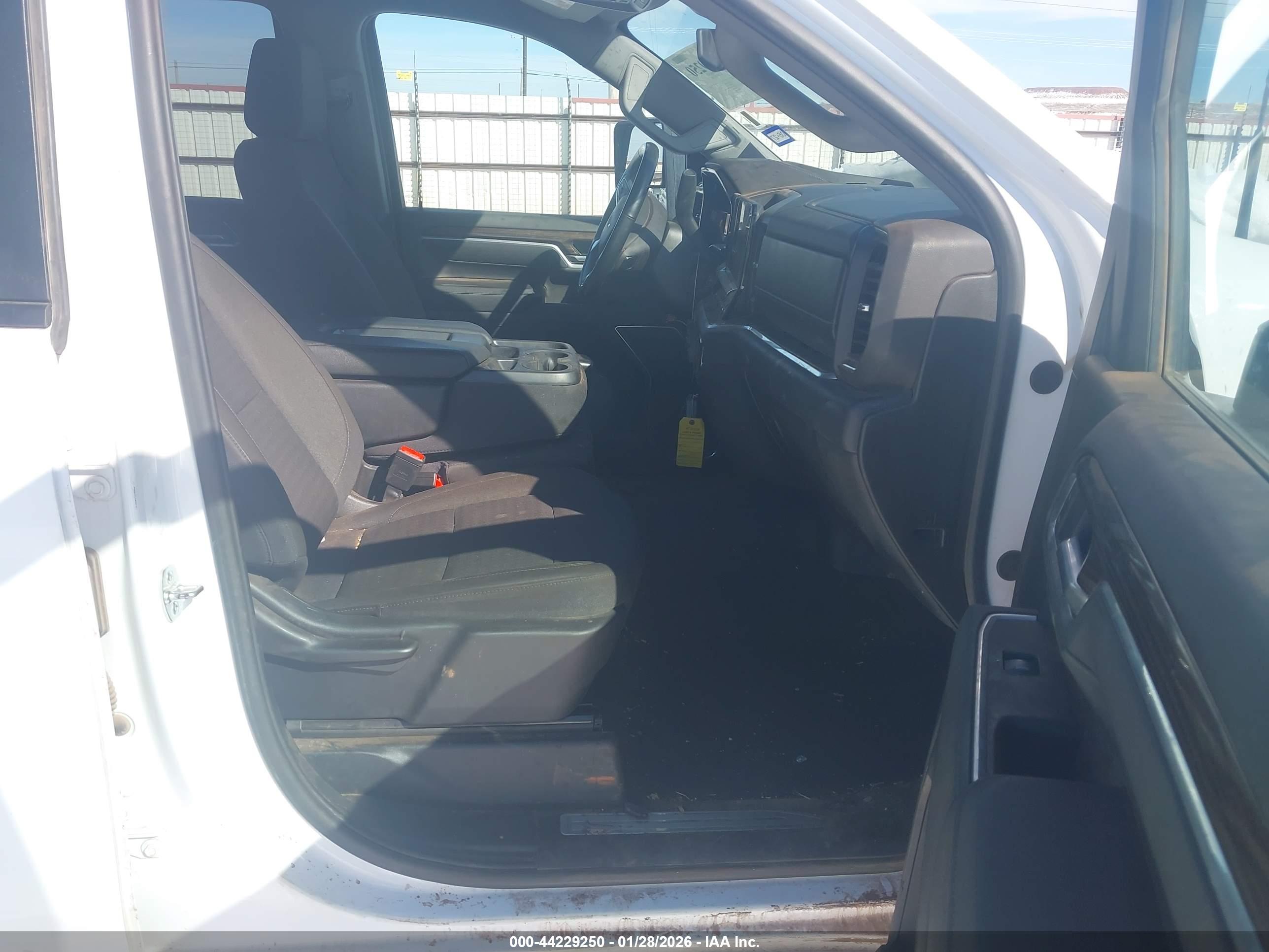 CHEVROLET SILVERADO image 5