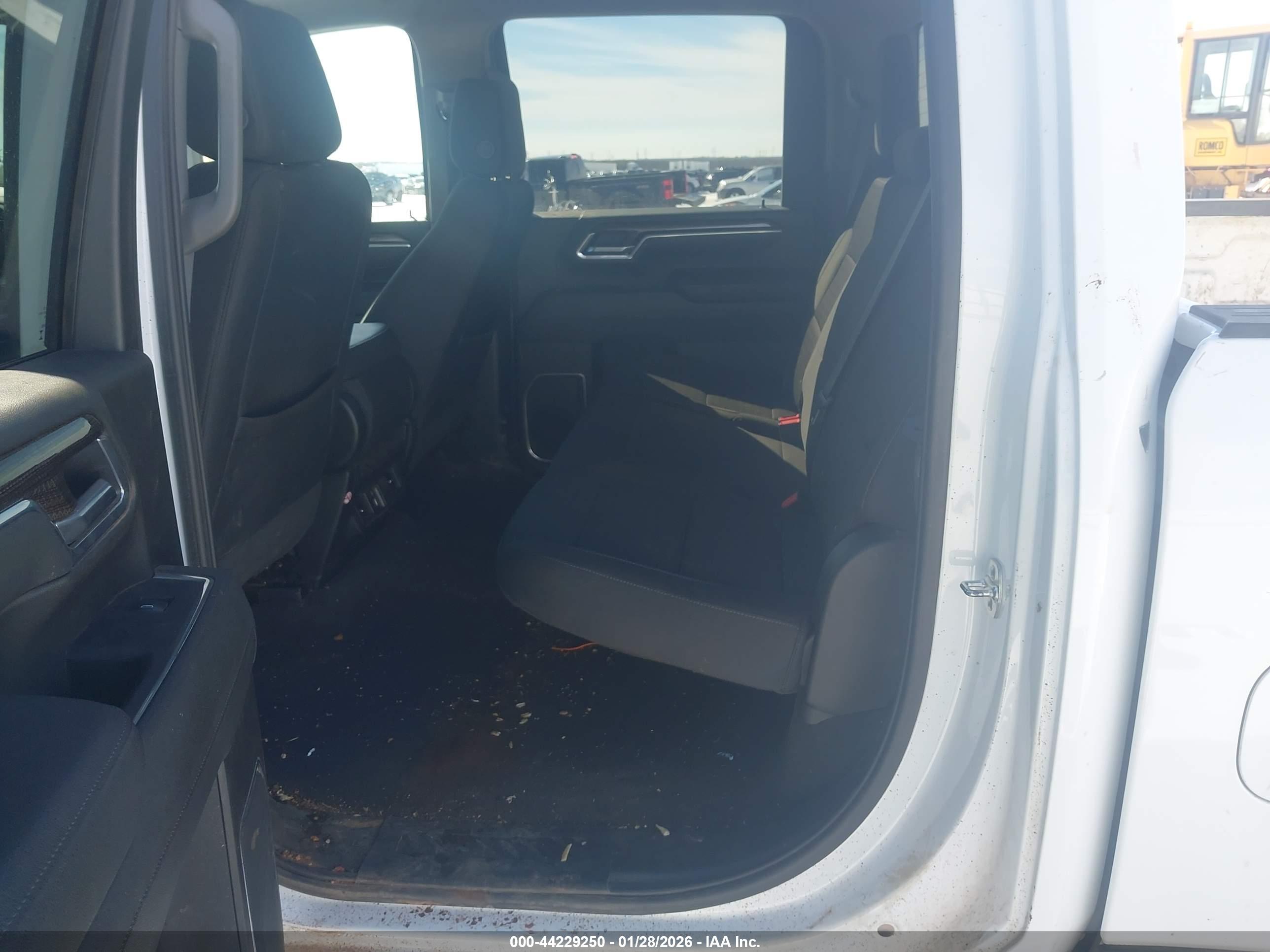 CHEVROLET SILVERADO image 8
