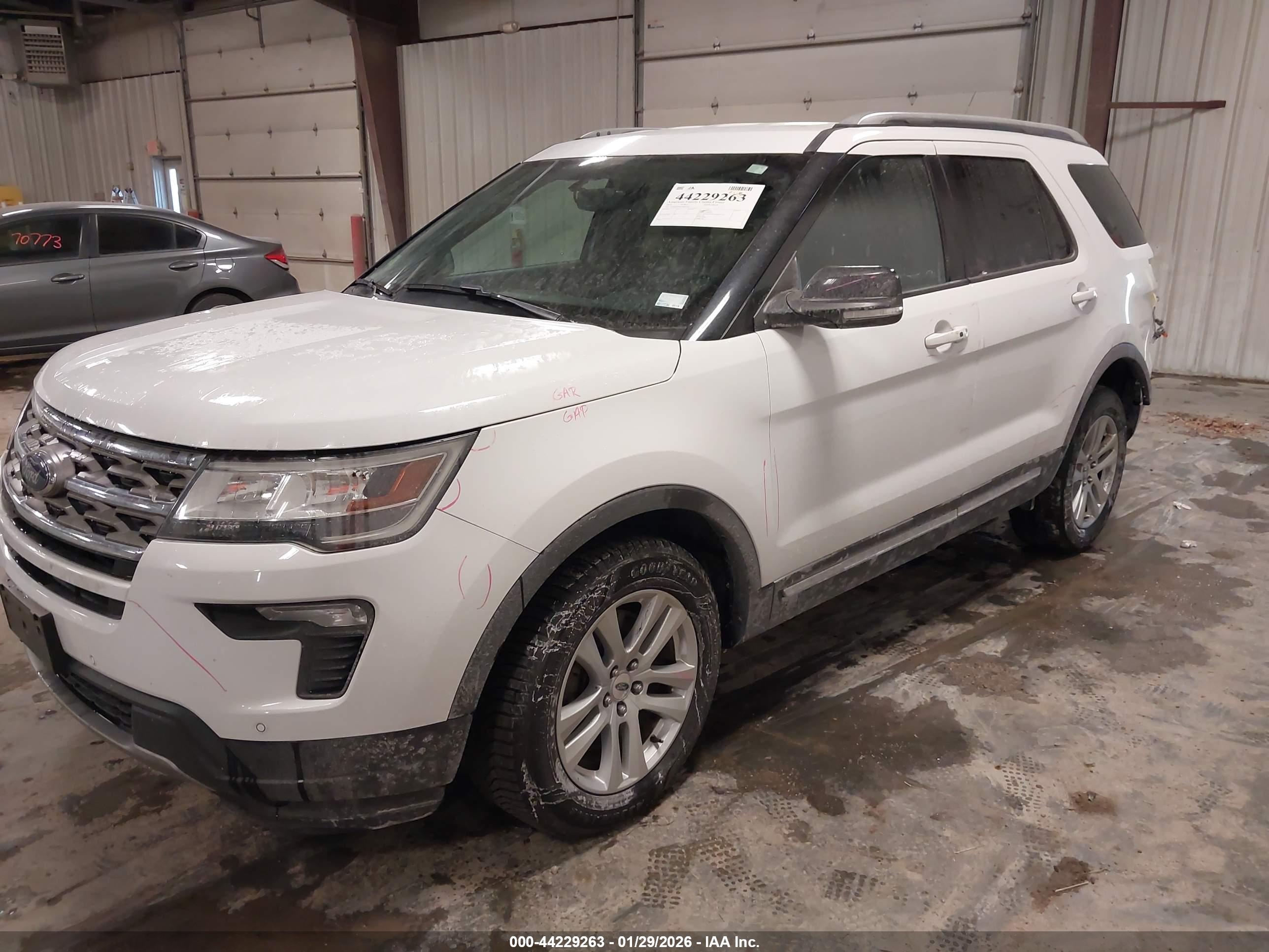 FORD EXPLORER image 2