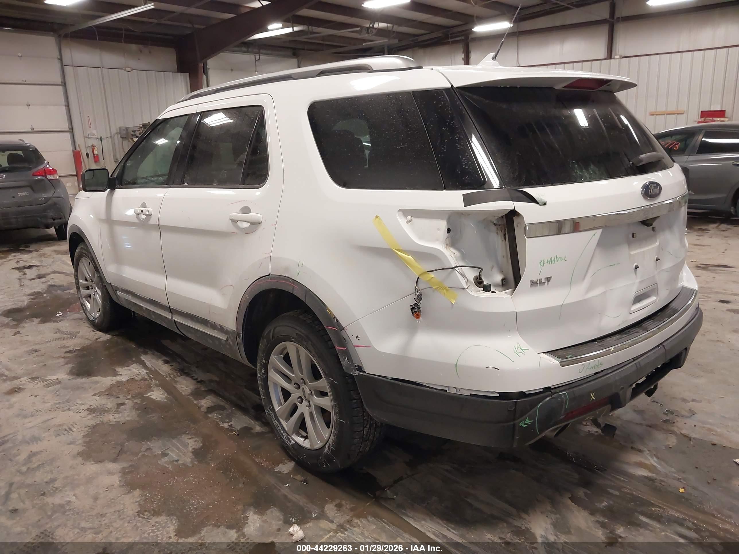 FORD EXPLORER image 3