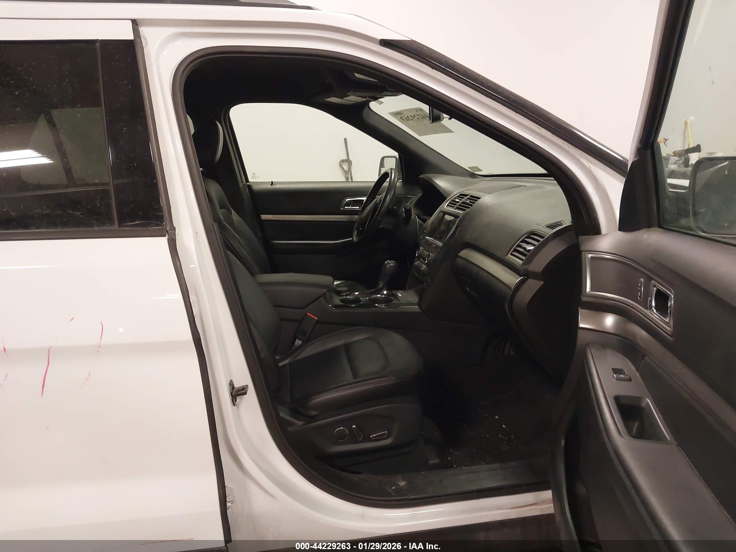 FORD EXPLORER image 5