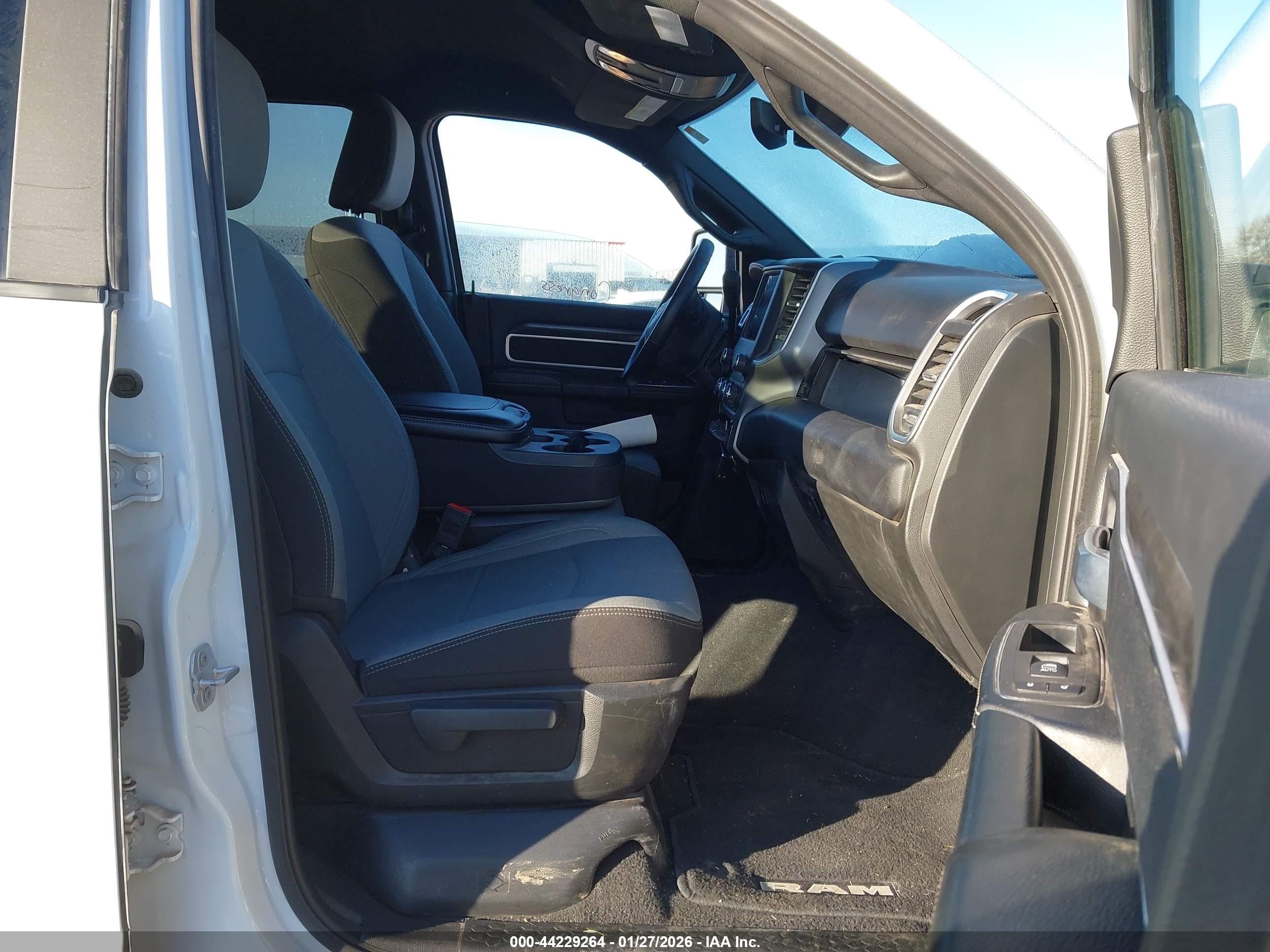 RAM 2500 image 5