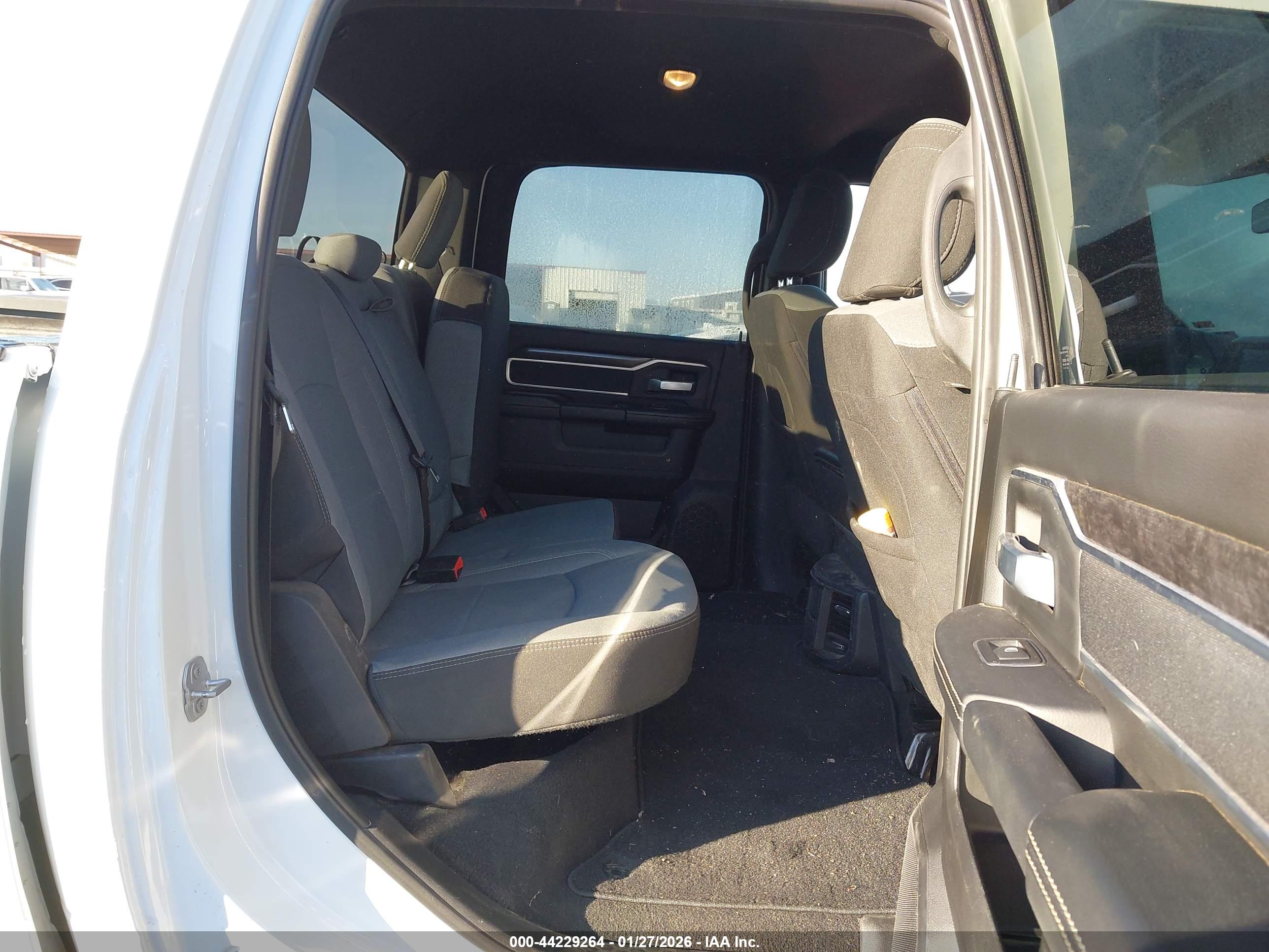 RAM 2500 image 8