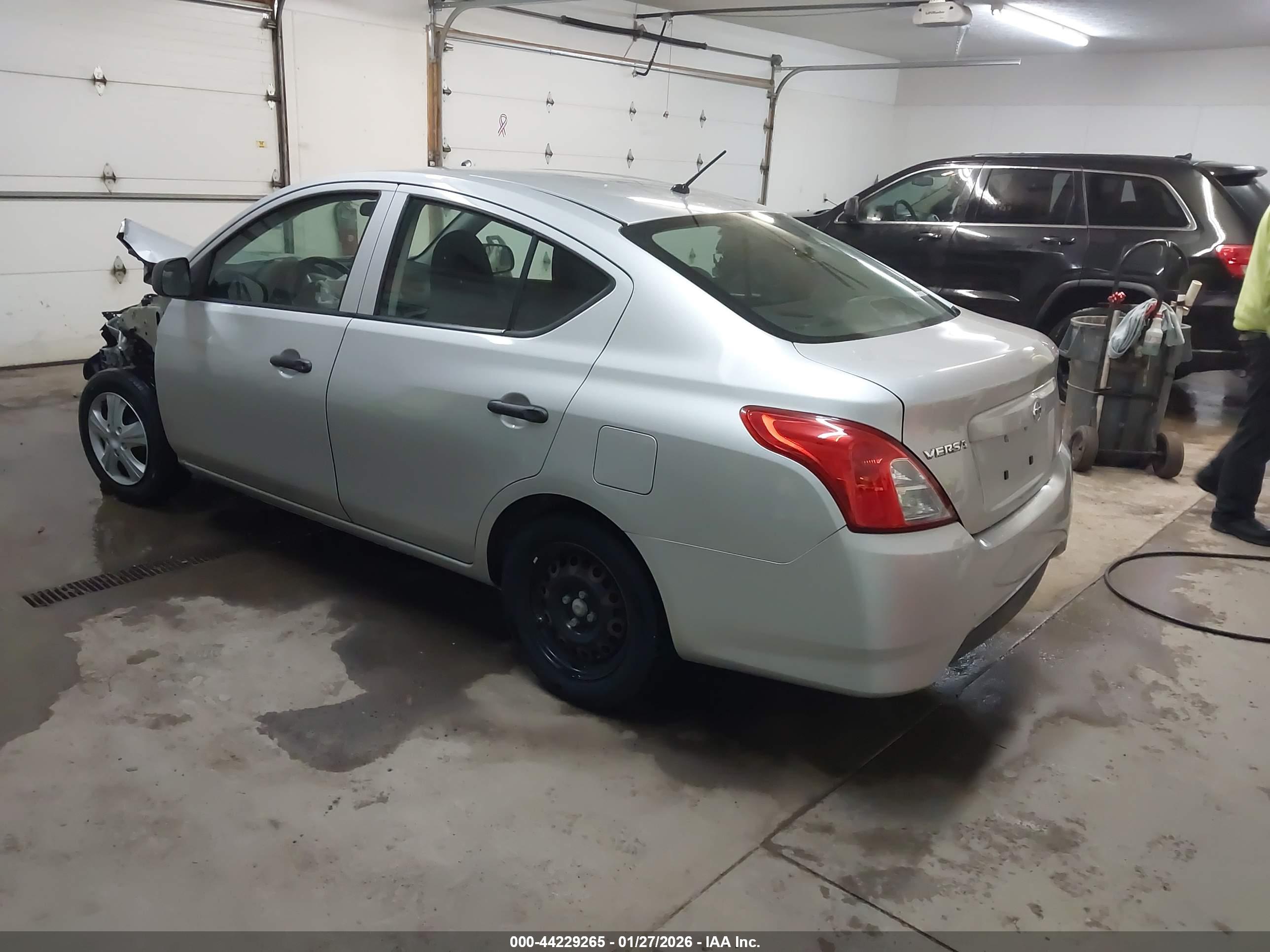 NISSAN VERSA image 3