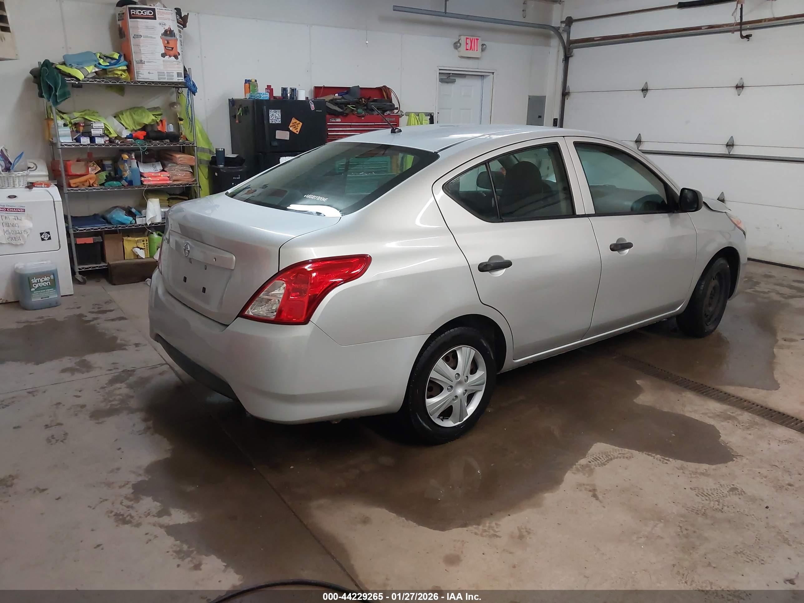 NISSAN VERSA image 4