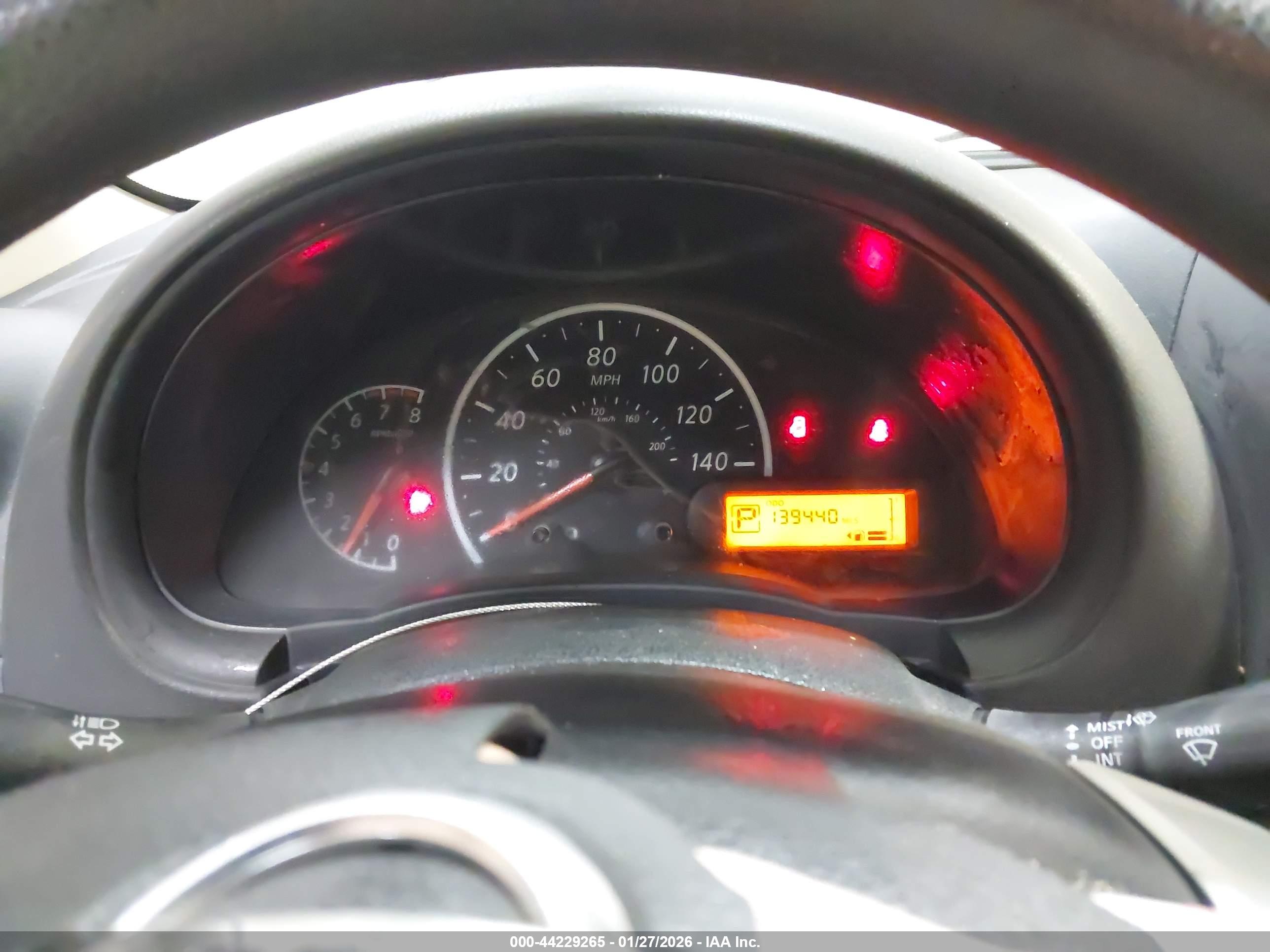 NISSAN VERSA image 7