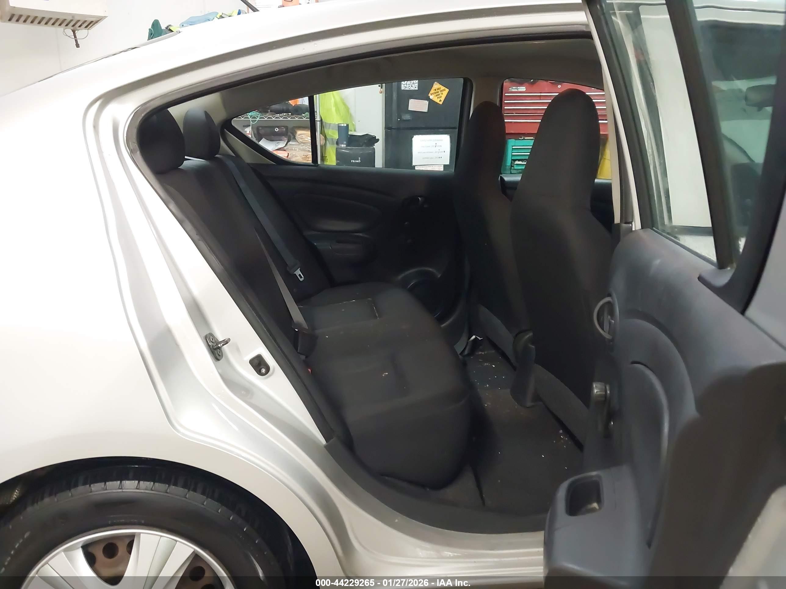 NISSAN VERSA image 8