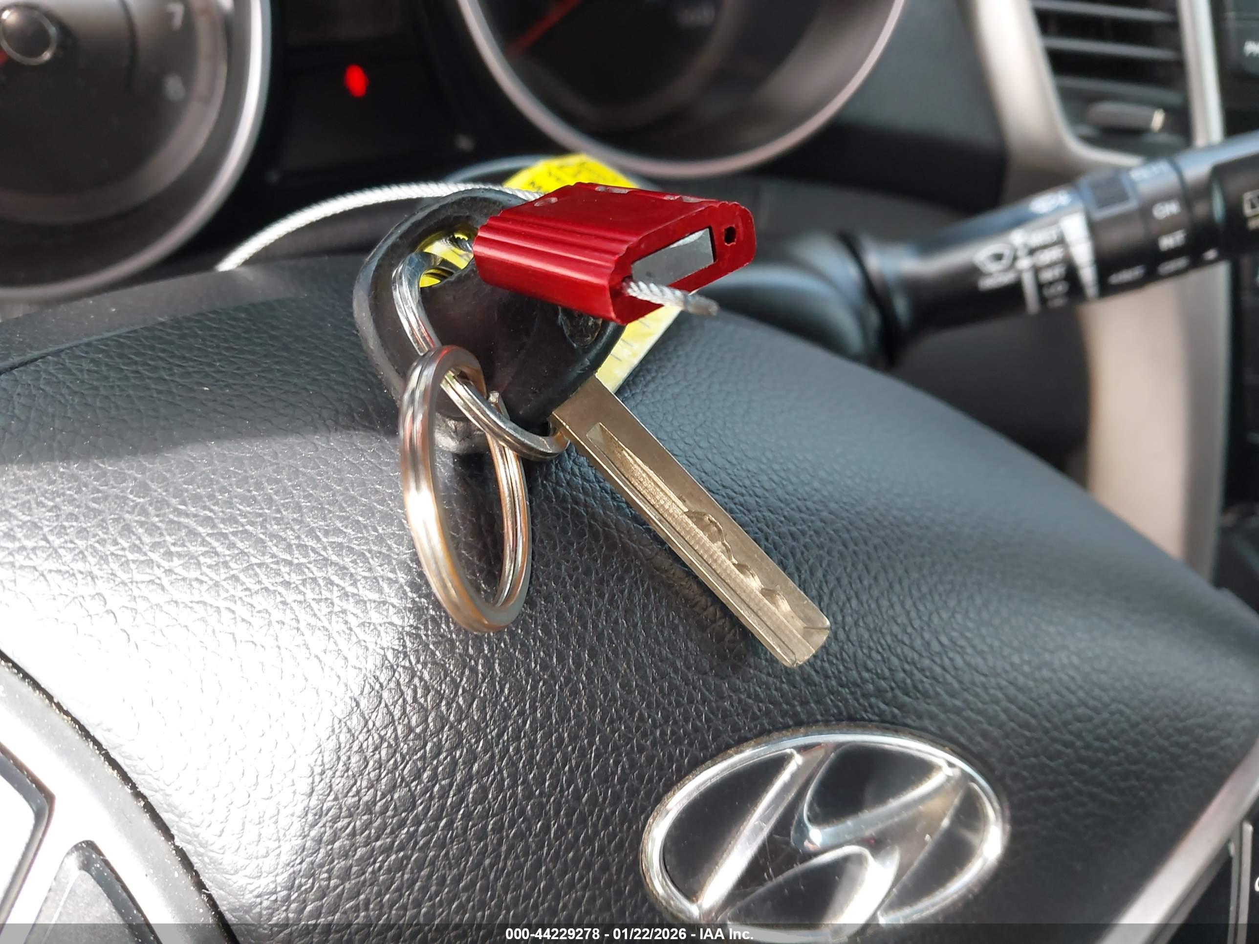 HYUNDAI ELANTRA image 11