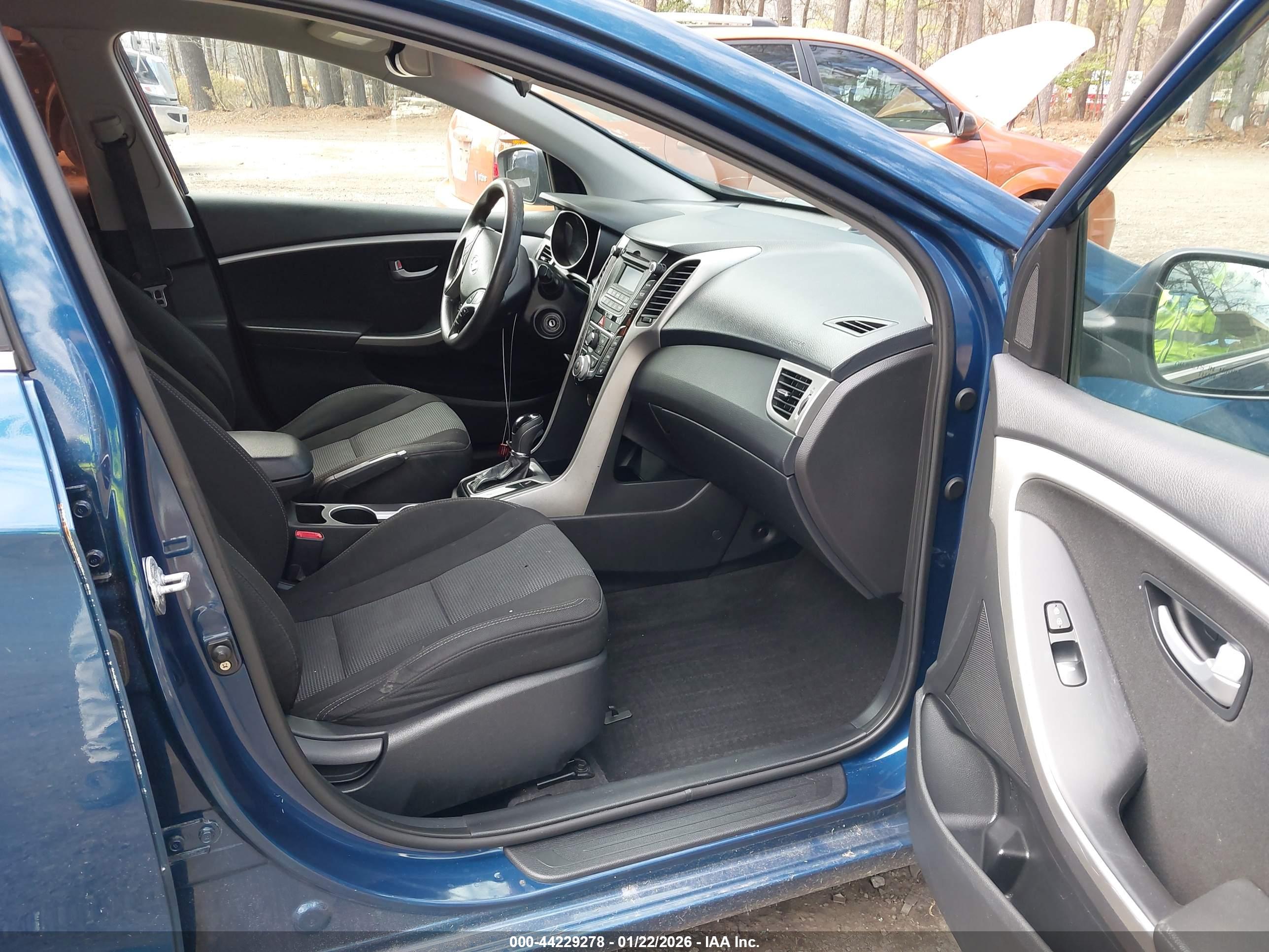 HYUNDAI ELANTRA image 5