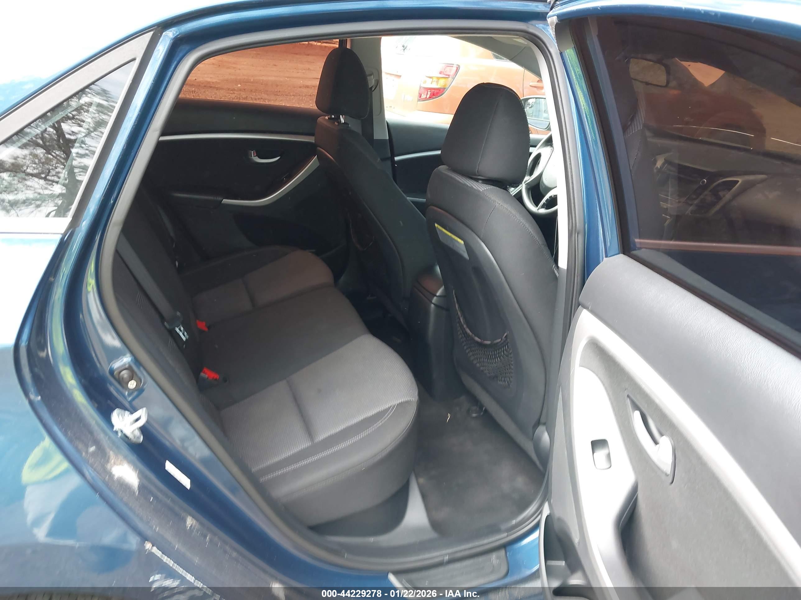 HYUNDAI ELANTRA image 8