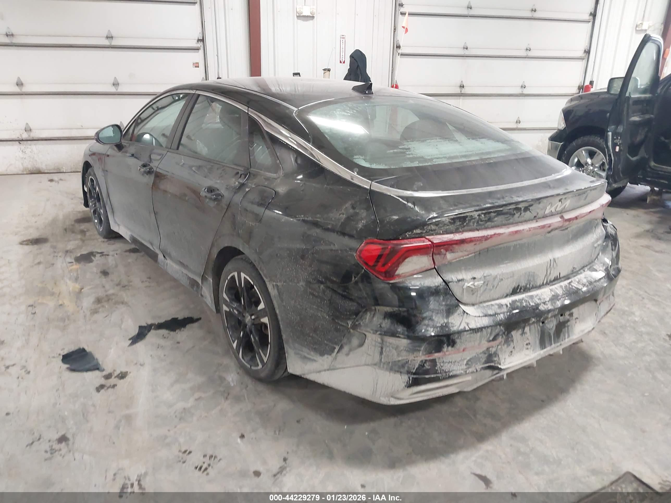 KIA K5 image 3
