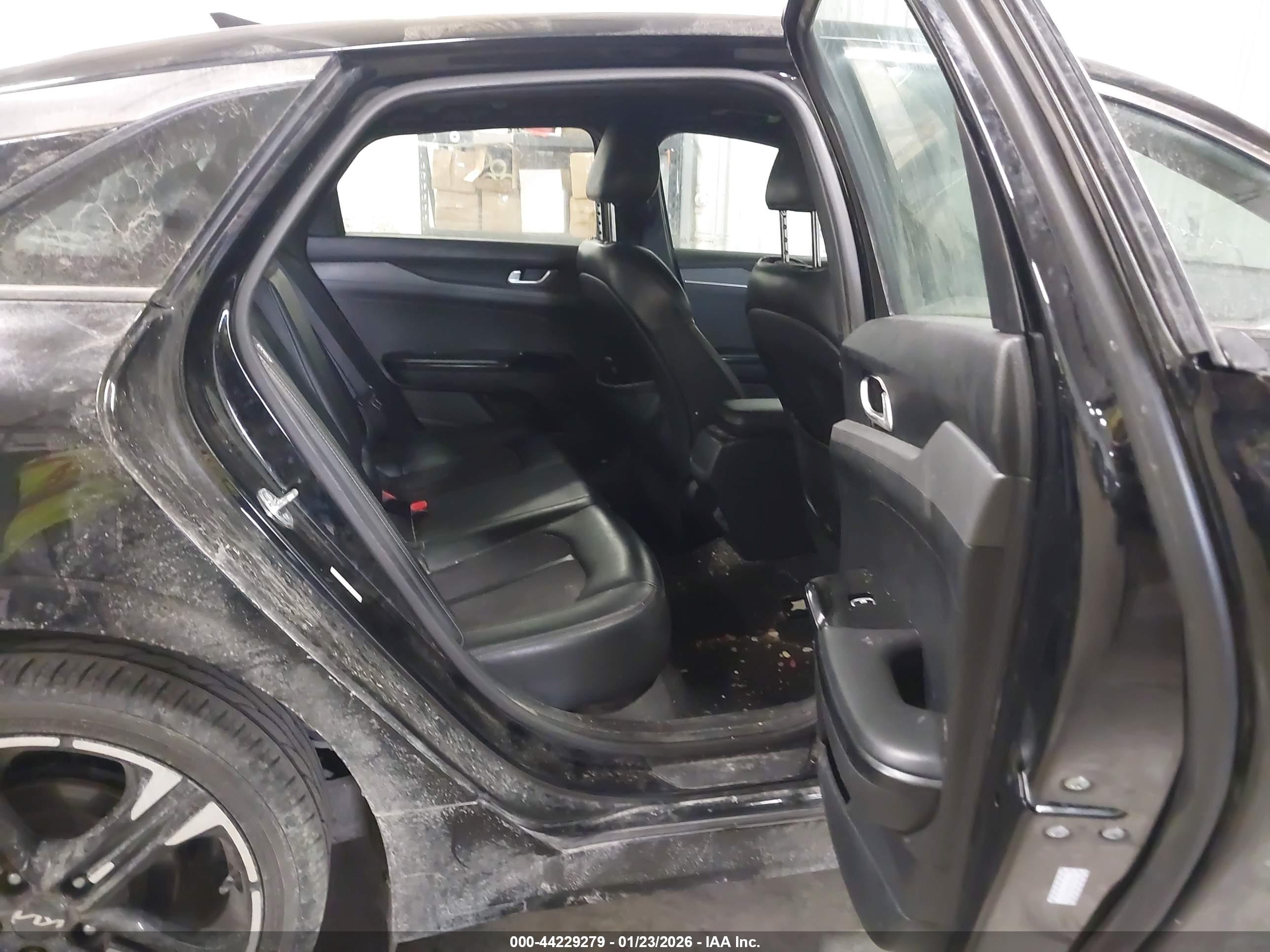 KIA K5 image 8