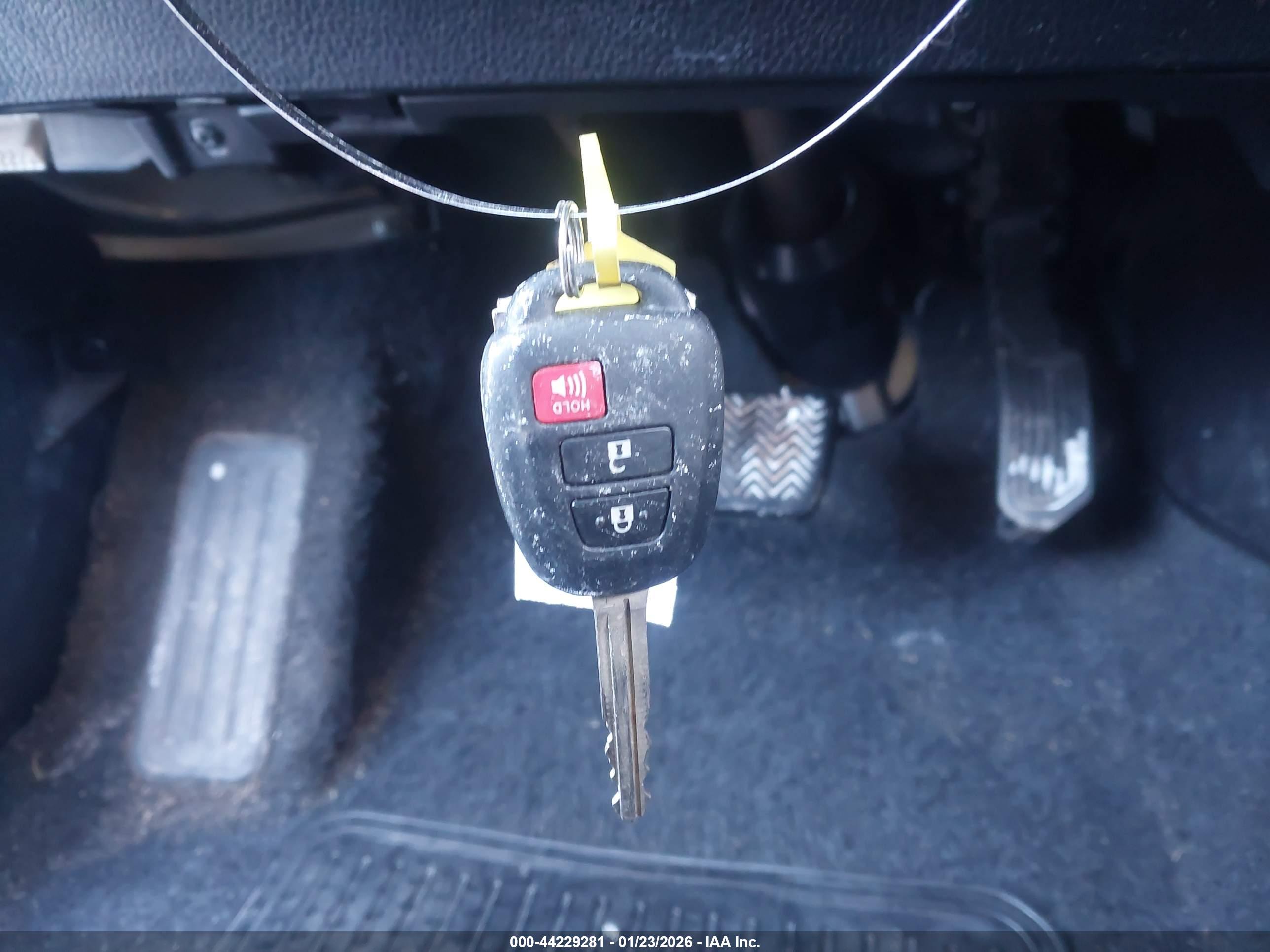 TOYOTA RAV4 image 11