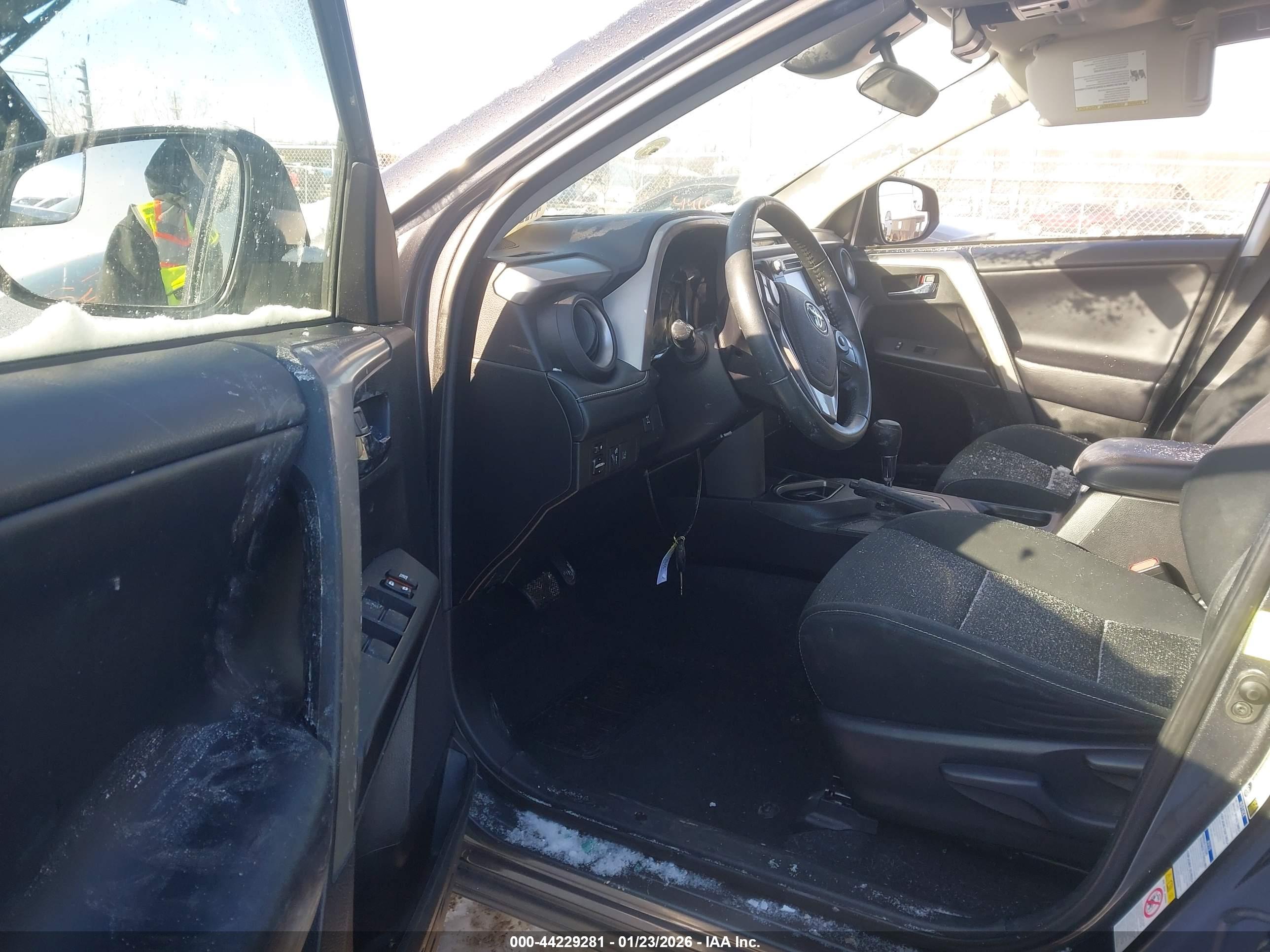 TOYOTA RAV4 image 5