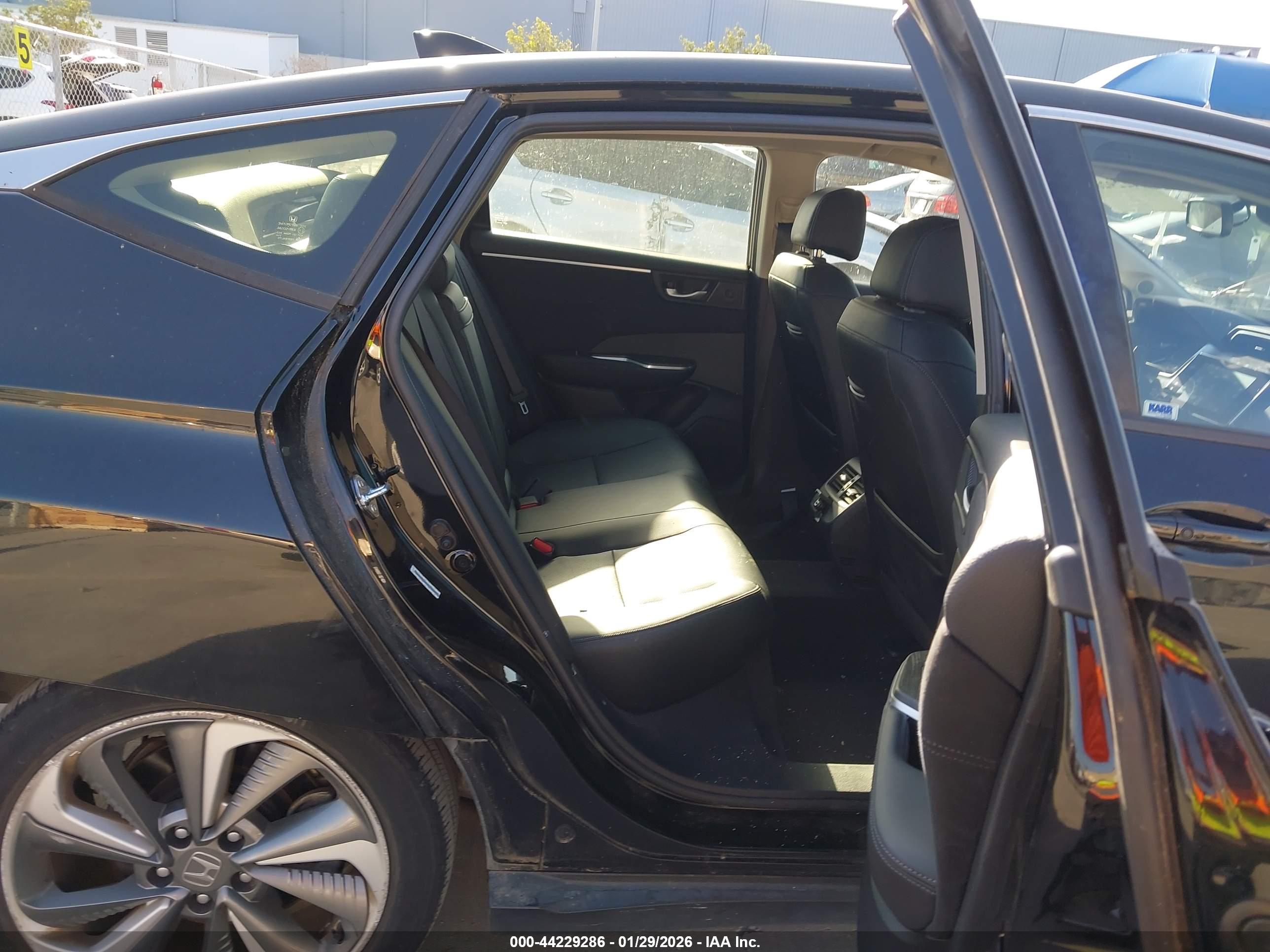 HONDA CLARITY image 8